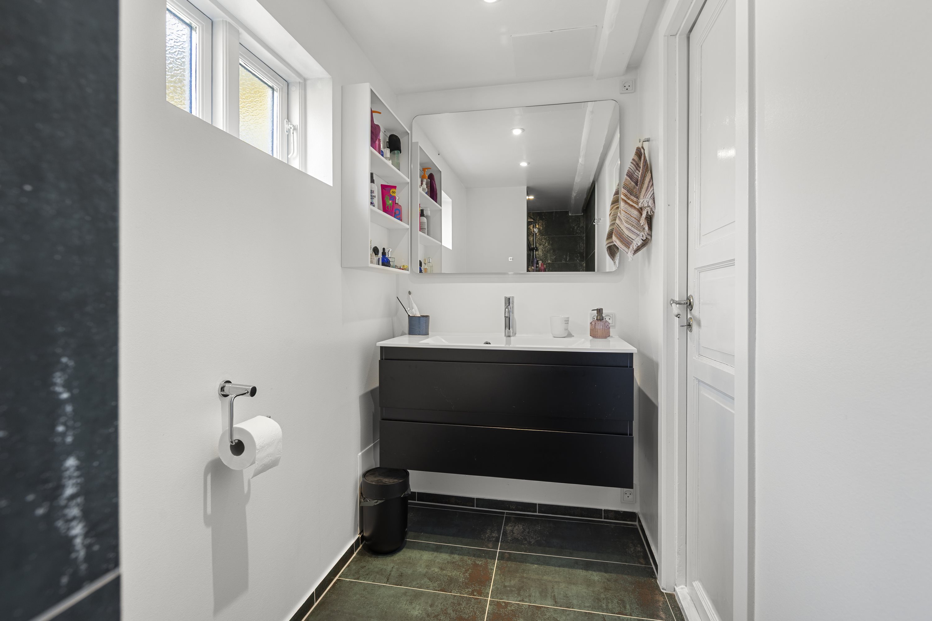 Fremhævet badeværelse billede i fuldskærmstilstand. Billede af Vestergade 12, Skuldelev, 4050 Skibby