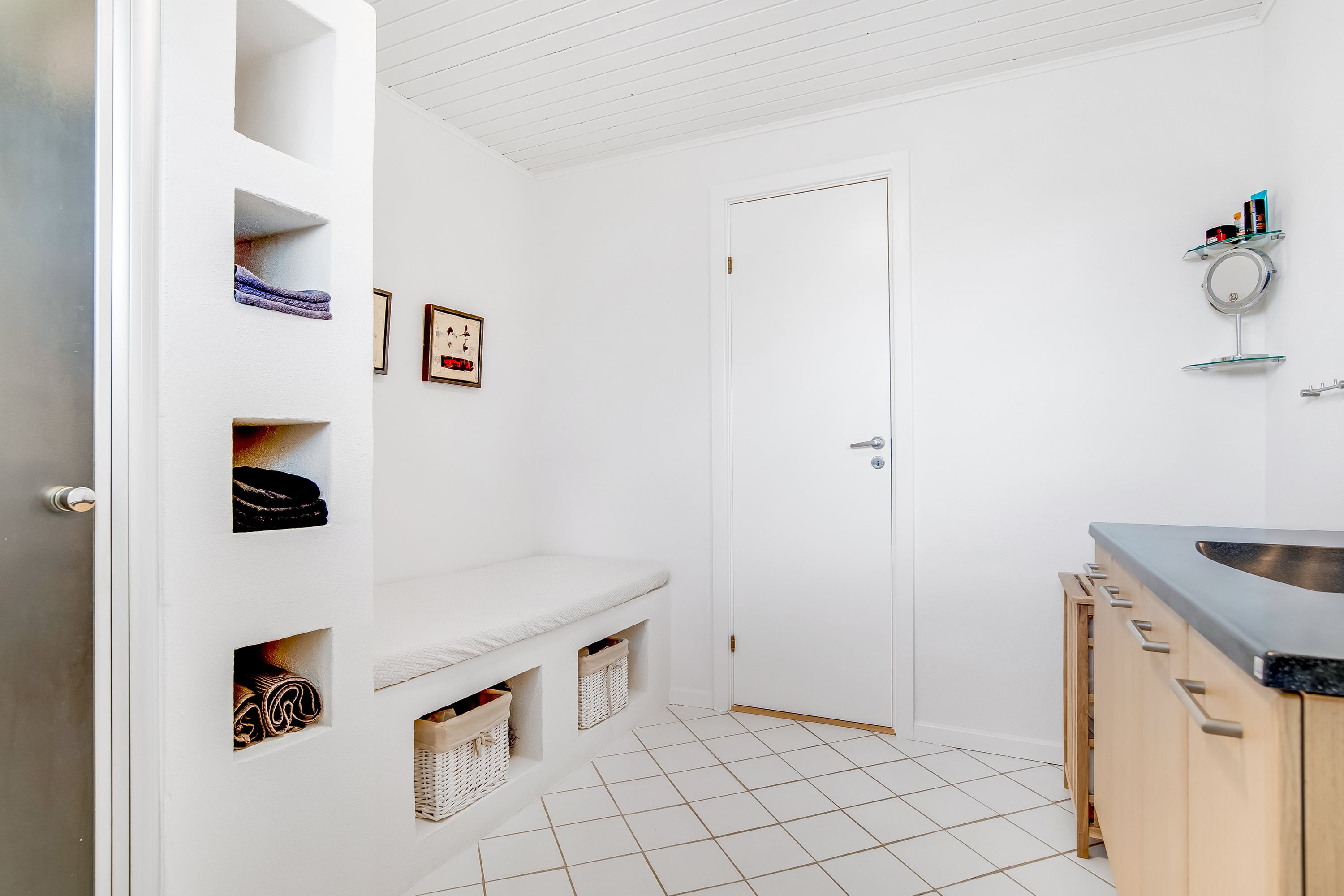 Fremhævet badeværelse billede i fuldskærmstilstand. Billede af Blomstervænget 11, Rindum, 6950 Ringkøbing