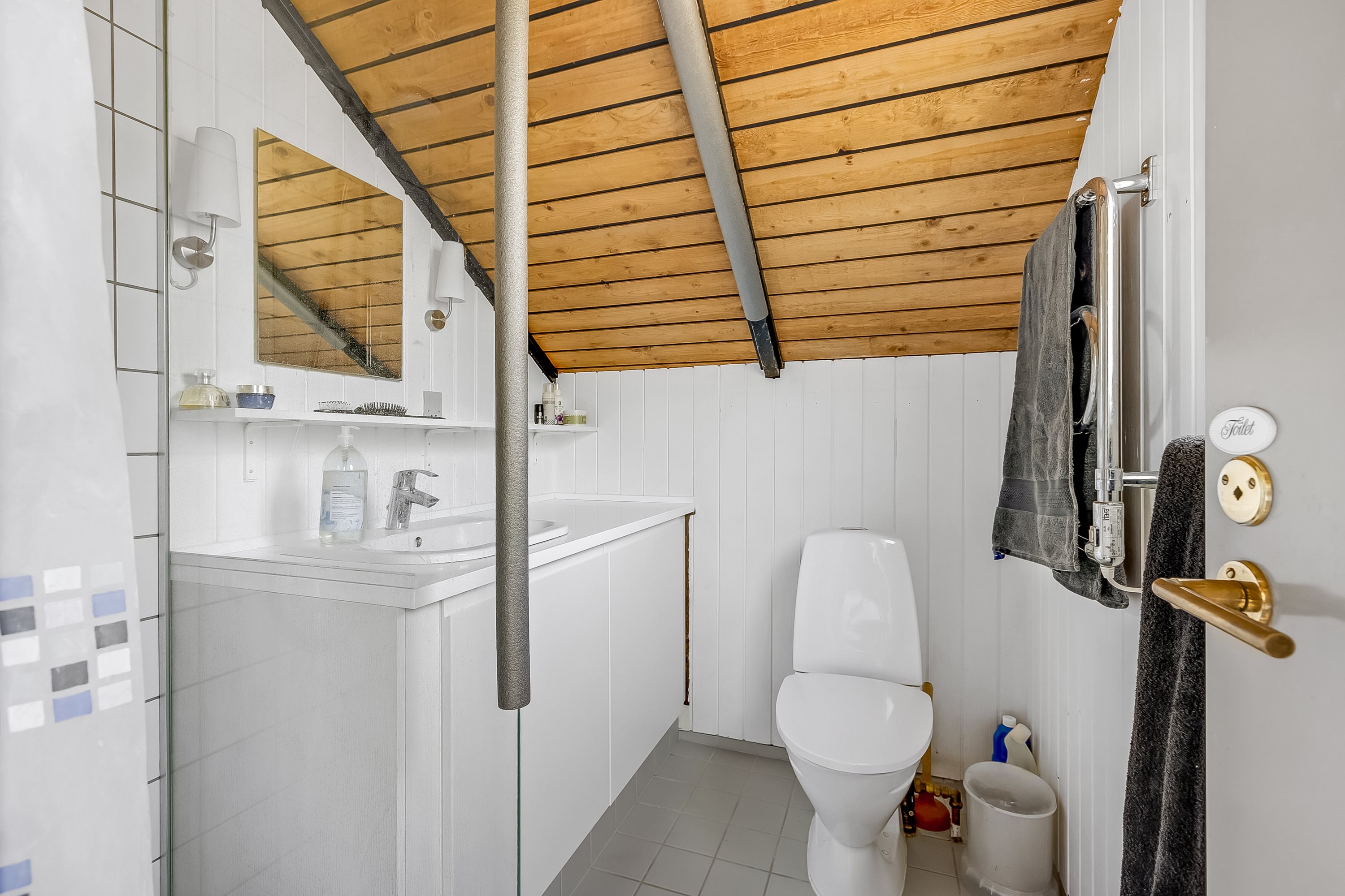 Fremhævet badeværelse billede i fuldskærmstilstand. Billede af Bøgenonnevej 3, Kelstrup, 4200 Slagelse