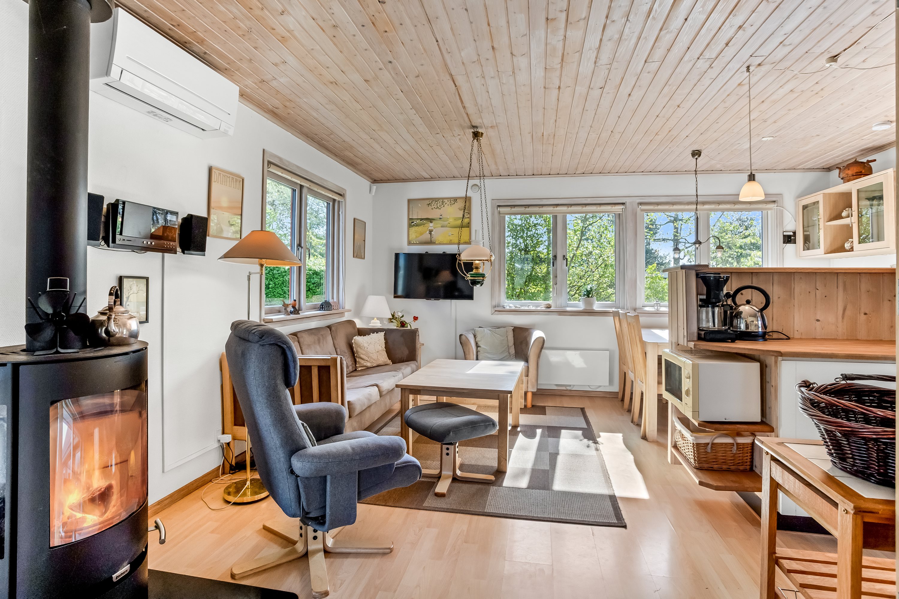 Fremhævet stue billede i fuldskærmstilstand. Billede af Elmestræde 16, Hummingen, 4983 Dannemare