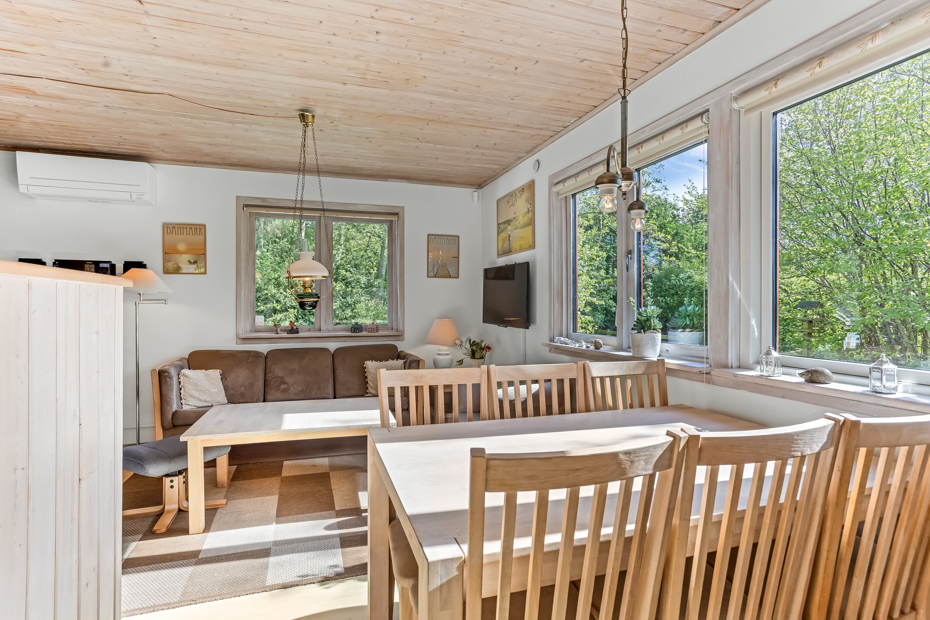 Fremhævet stue billede i fuldskærmstilstand. Billede af Elmestræde 16, Hummingen, 4983 Dannemare