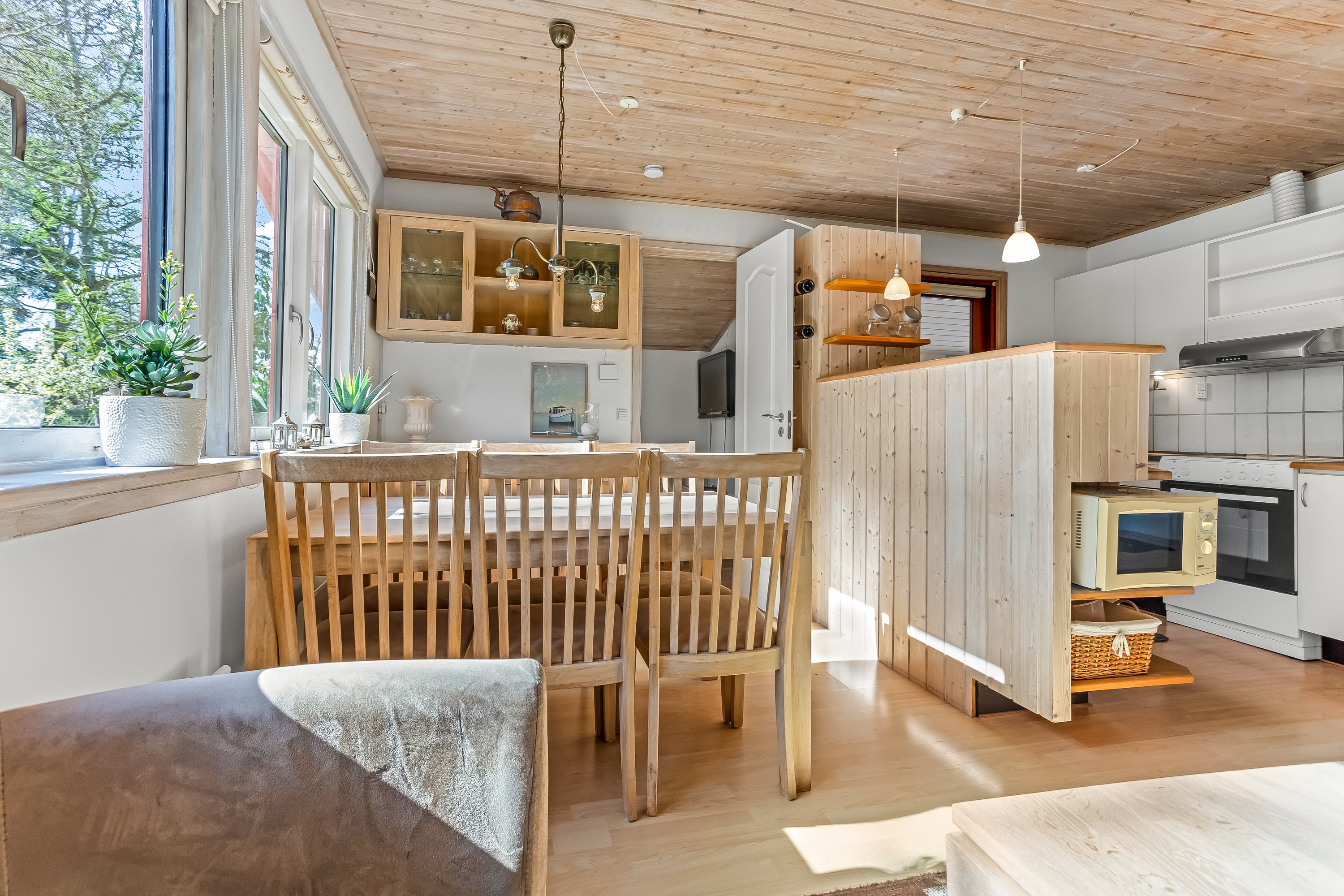 Fremhævet stue billede i fuldskærmstilstand. Billede af Elmestræde 16, Hummingen, 4983 Dannemare