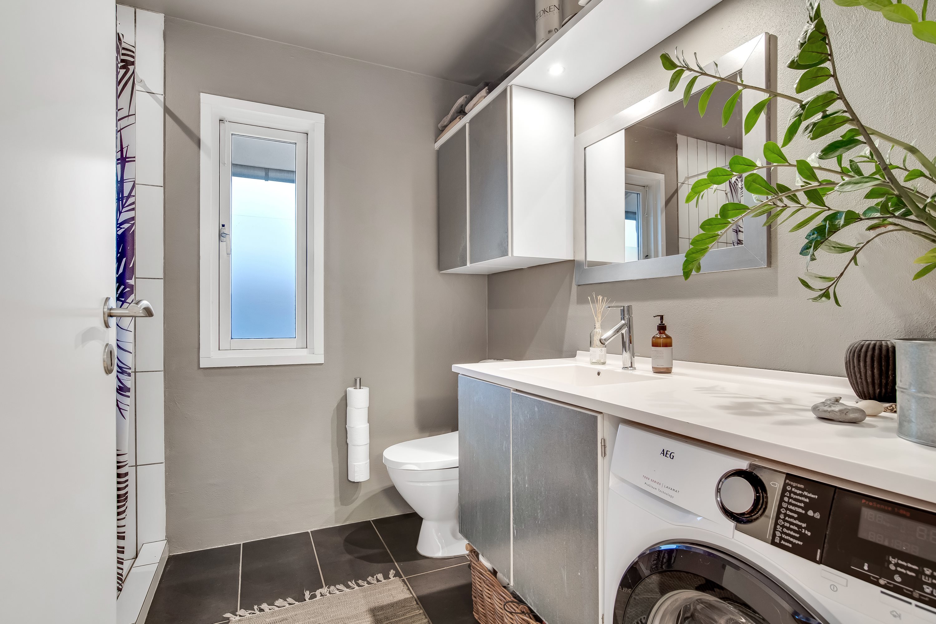 Fremhævet badeværelse billede i fuldskærmstilstand. Billede af Thorshammer 80, 7500 Holstebro