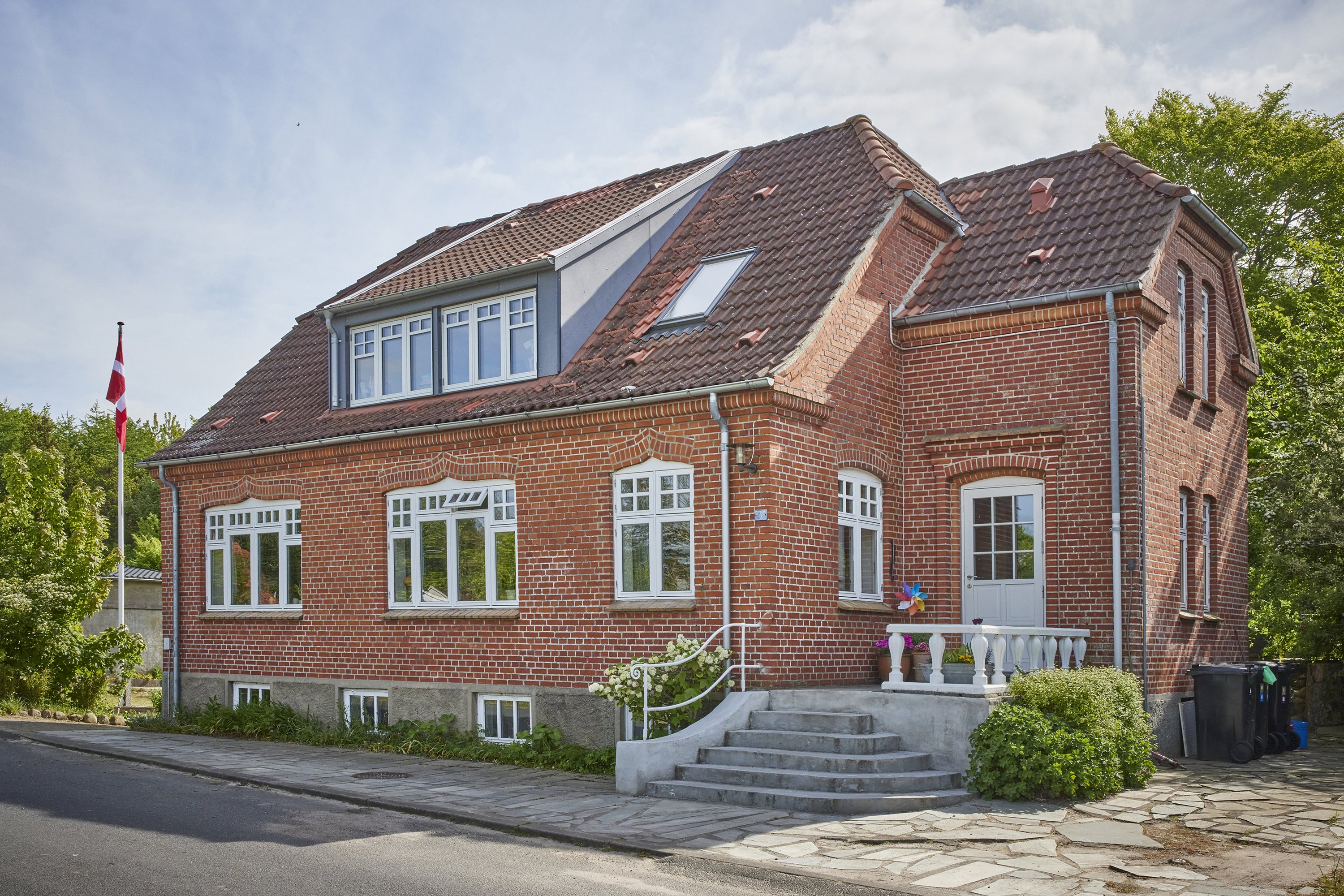 Fremhævet facade billede i fuldskærmstilstand. Billede af Fårupvej 26, 8840 Rødkærsbro