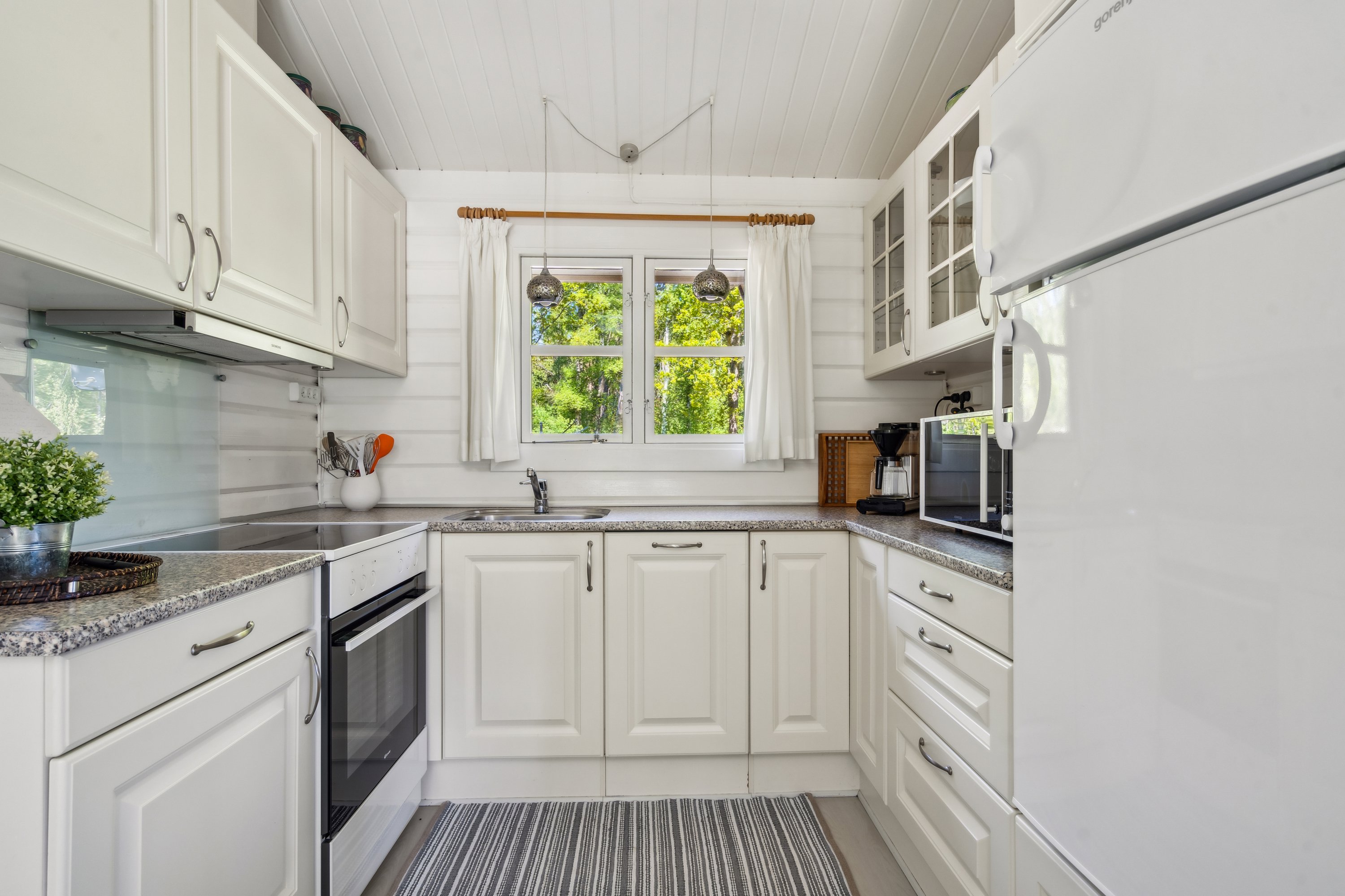 Fremhævet køkken billede i fuldskærmstilstand. Billede af Nordgårdsvej 1, Byrum, 9940 Læsø