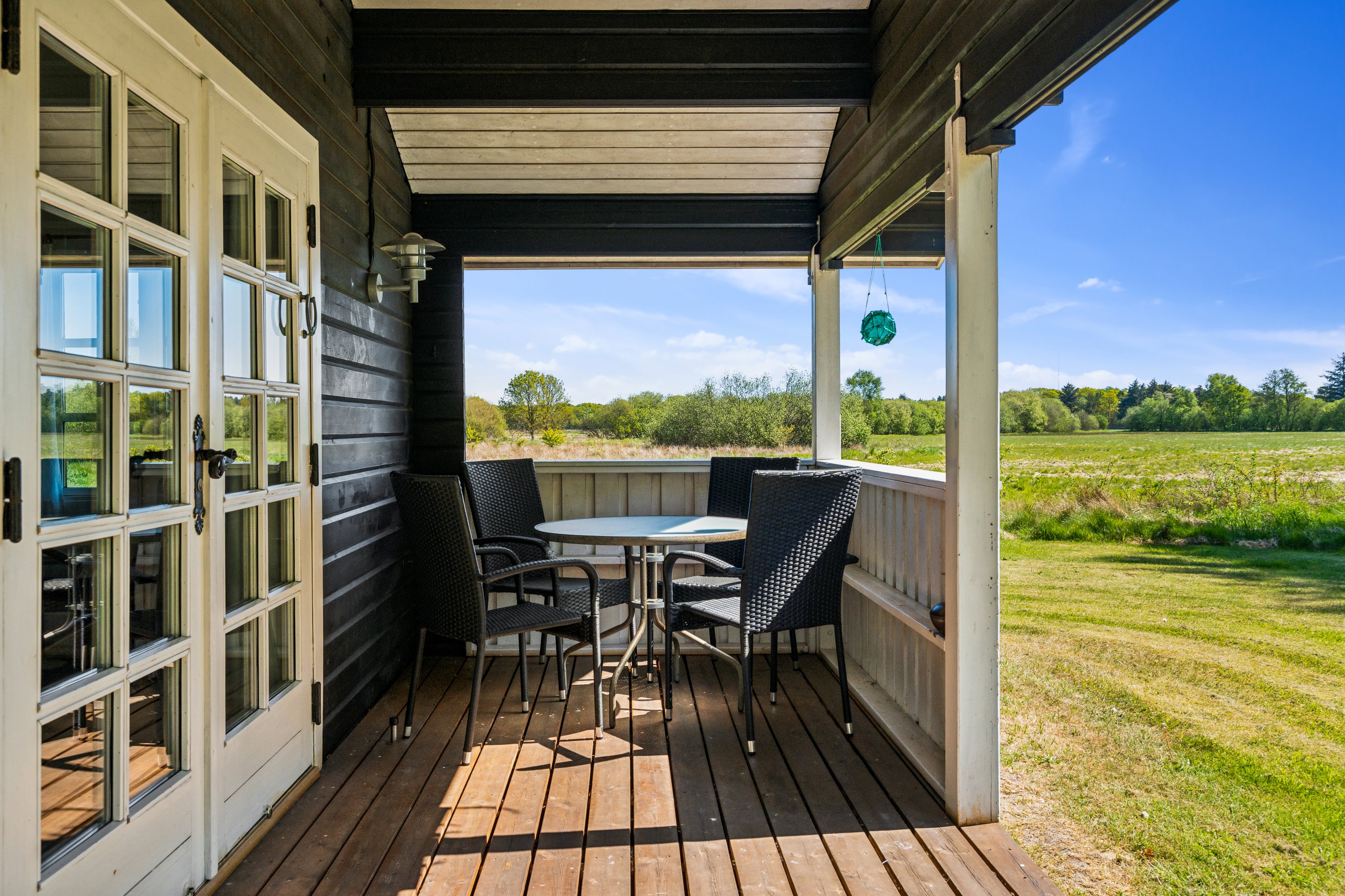 Fremhævet terrasse billede i fuldskærmstilstand. Billede af Nordgårdsvej 1, Byrum, 9940 Læsø