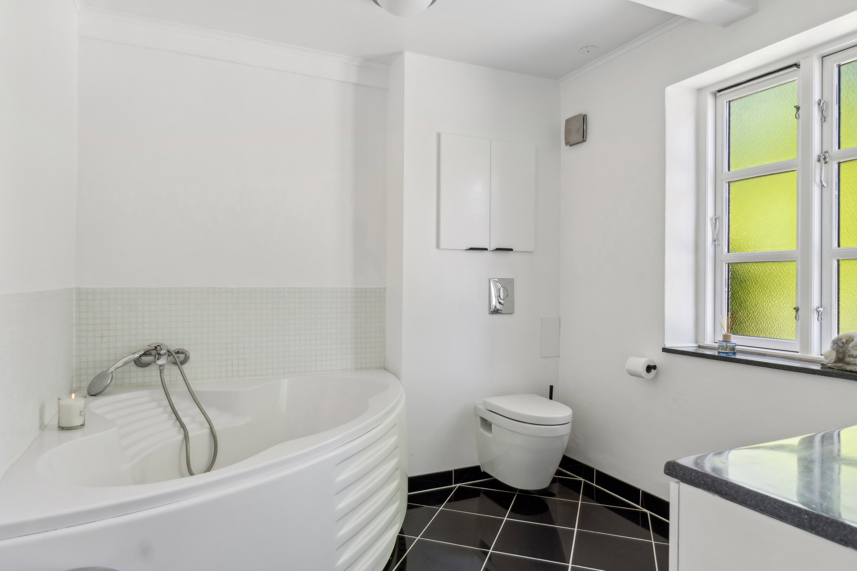 Fremhævet badeværelse billede i fuldskærmstilstand. Billede af Hans Tausensgade 37, 5550 Langeskov