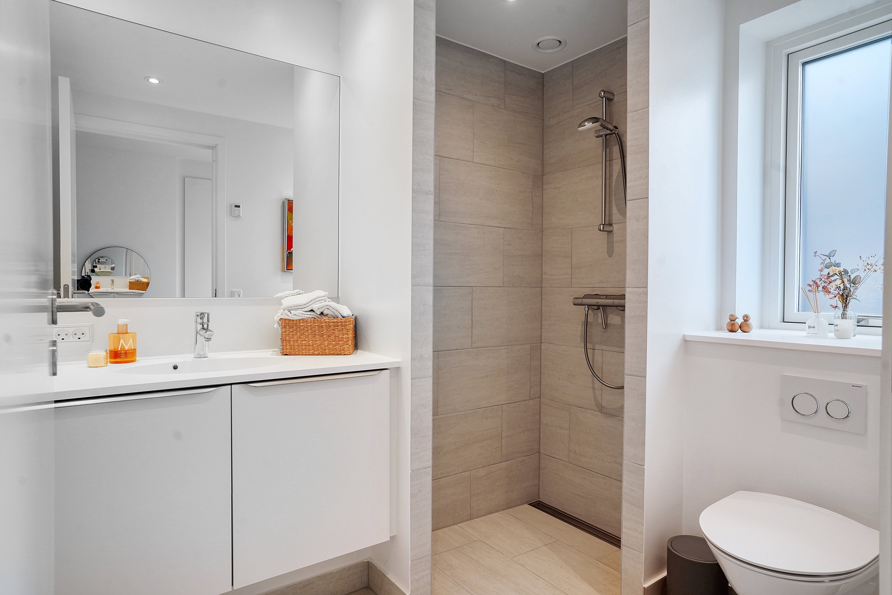 Fremhævet badeværelse billede i fuldskærmstilstand. Billede af Amorbuen 151, 3400 Hillerød