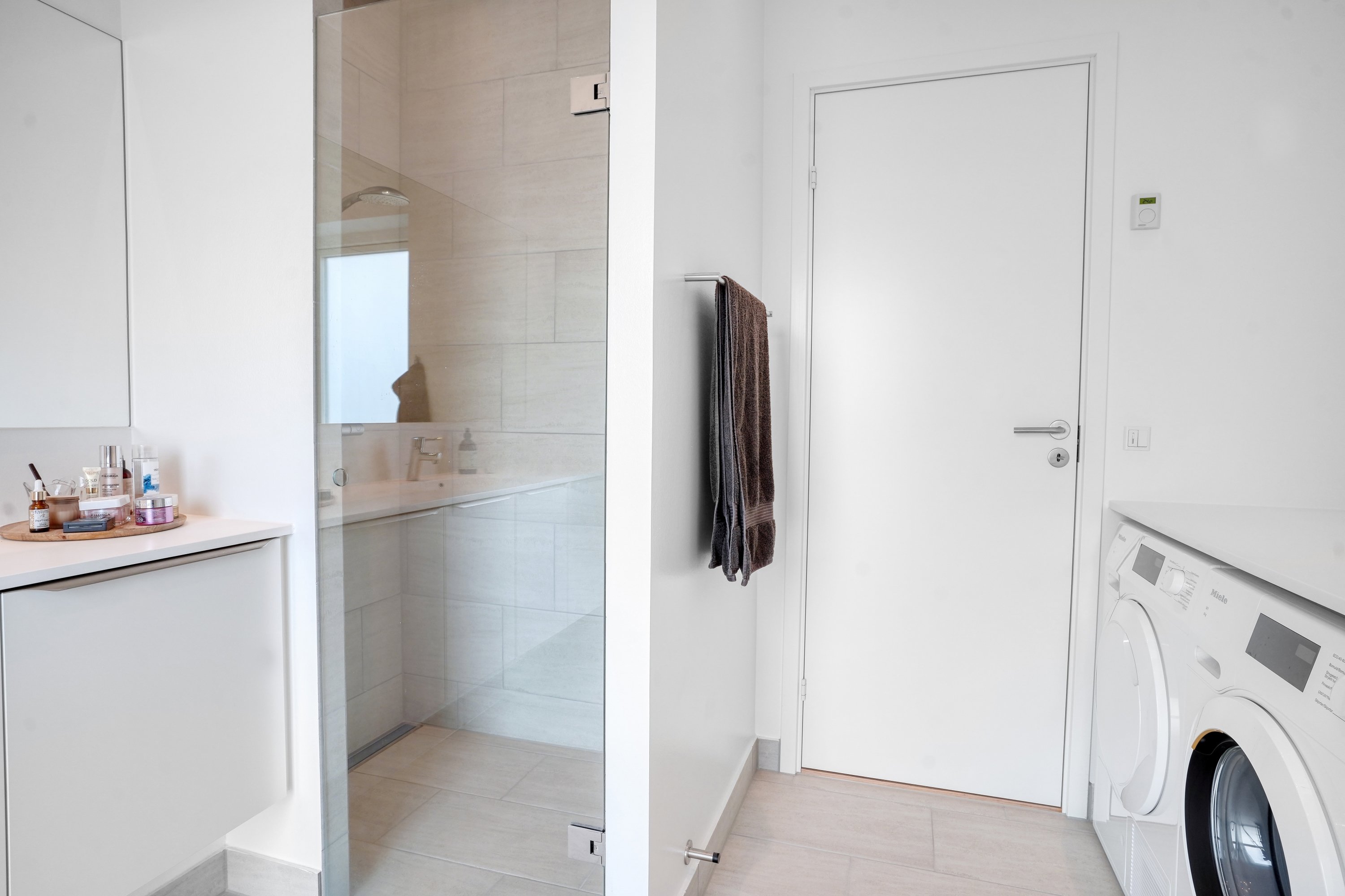 Fremhævet badeværelse billede i fuldskærmstilstand. Billede af Amorbuen 151, 3400 Hillerød