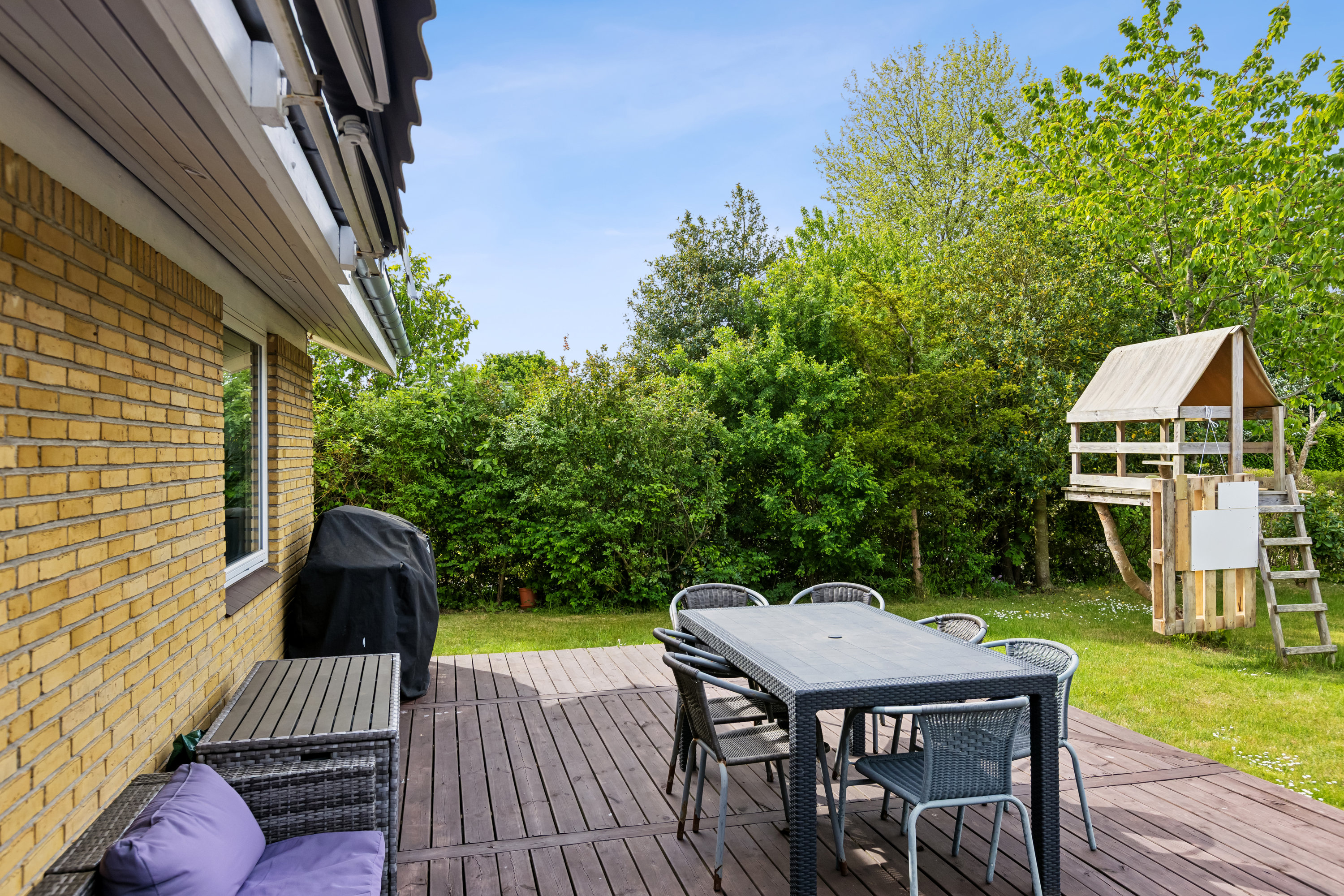 Fremhævet terrasse billede i fuldskærmstilstand. Billede af Rådyrløkken 24, Slukefter, 5210 Odense NV