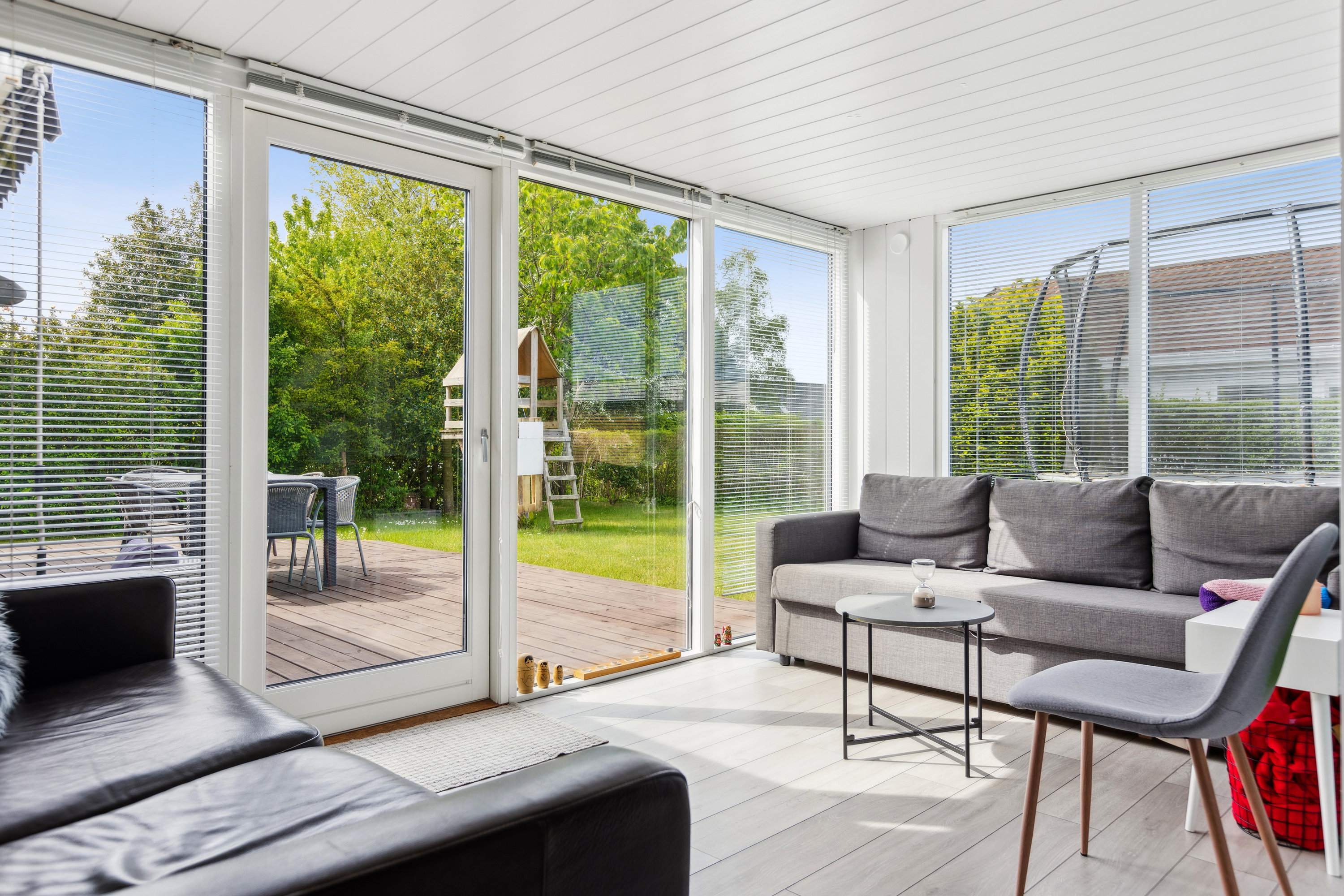 Fremhævet terrasse billede i fuldskærmstilstand. Billede af Rådyrløkken 24, Slukefter, 5210 Odense NV