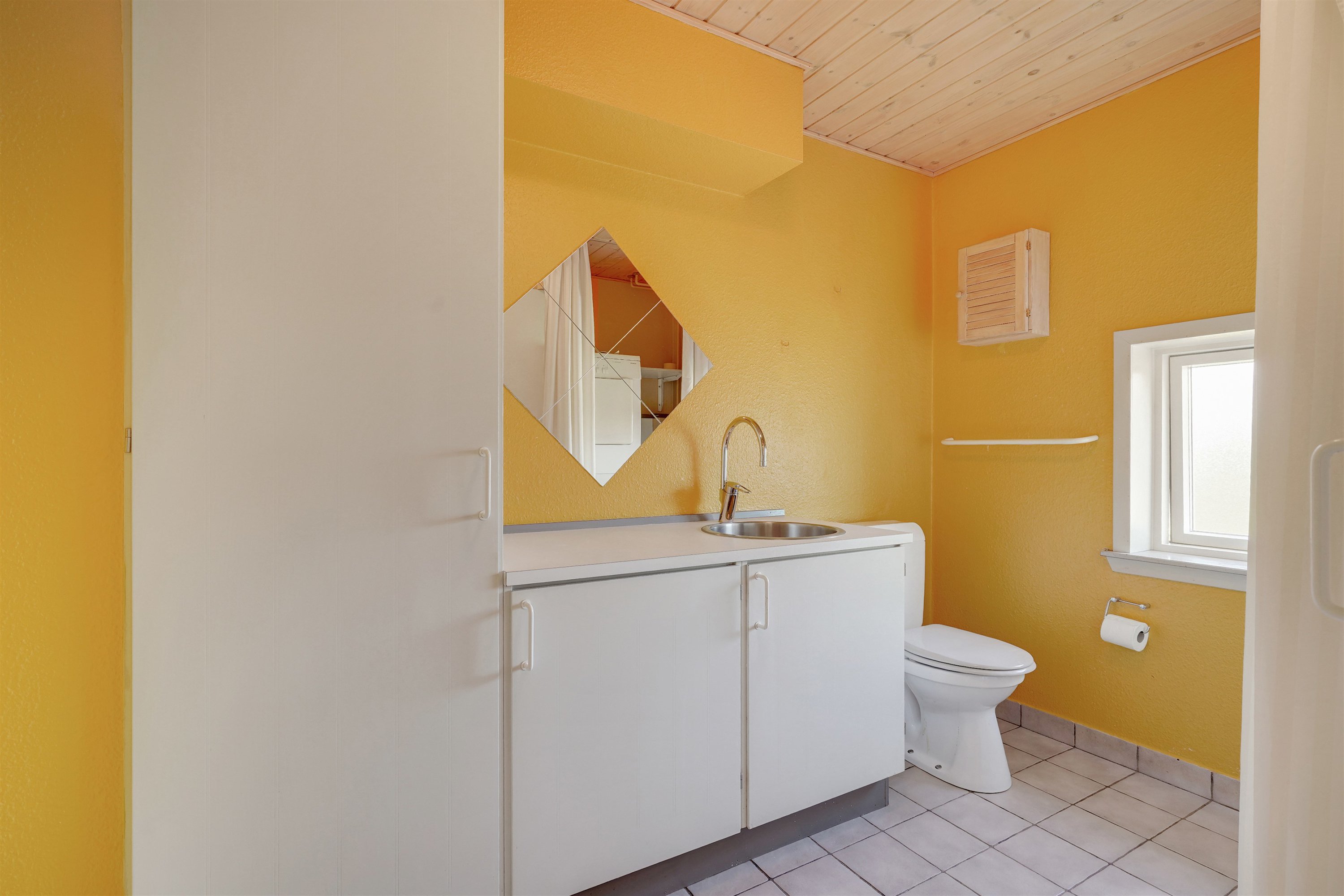 Fremhævet badeværelse billede i fuldskærmstilstand. Billede af Kastanievej 47, 6710 Esbjerg V