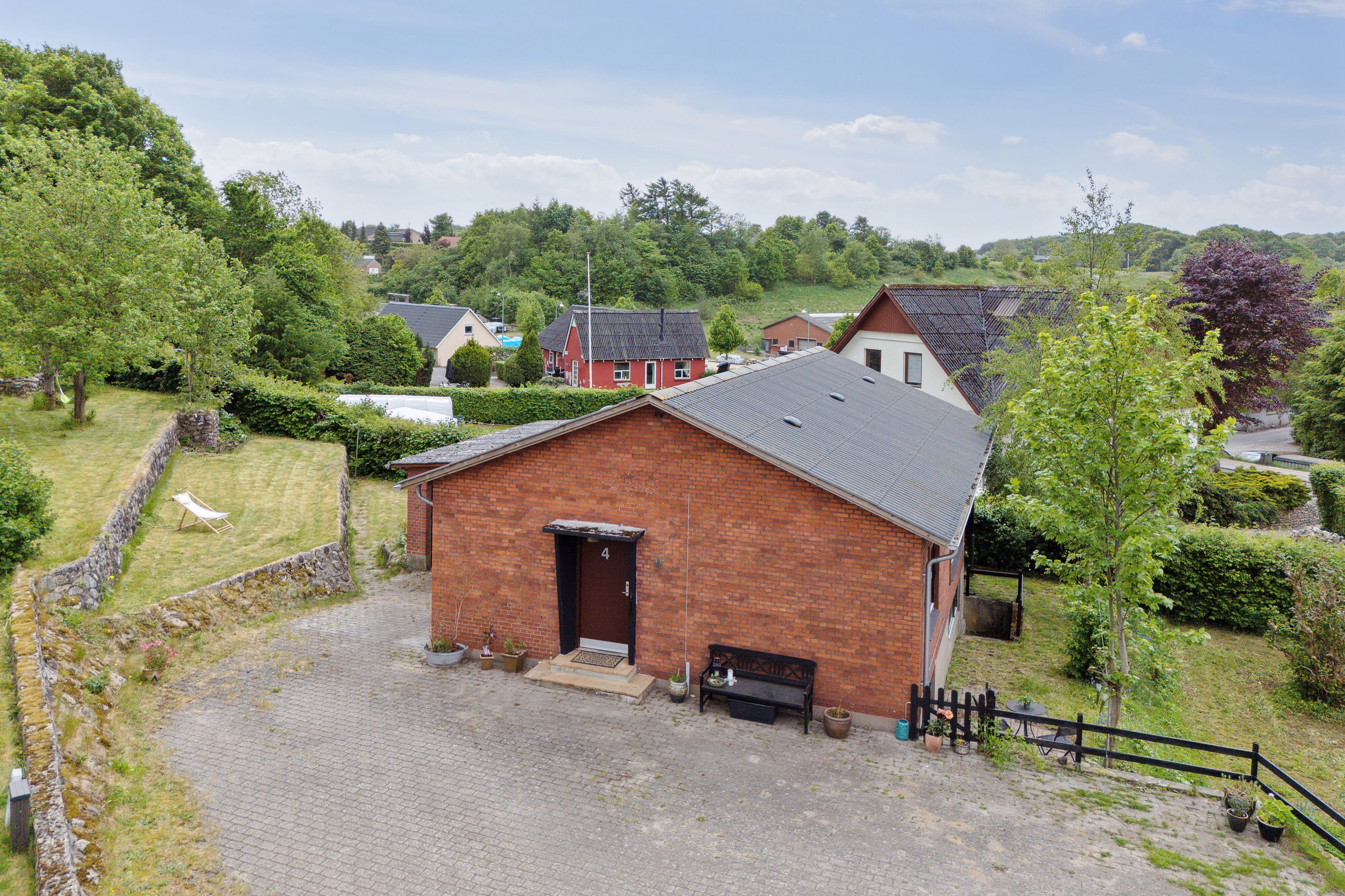 Fremhævet udendørs billede i fuldskærmstilstand. Billede af Korbenhøj 4, 6040 Egtved