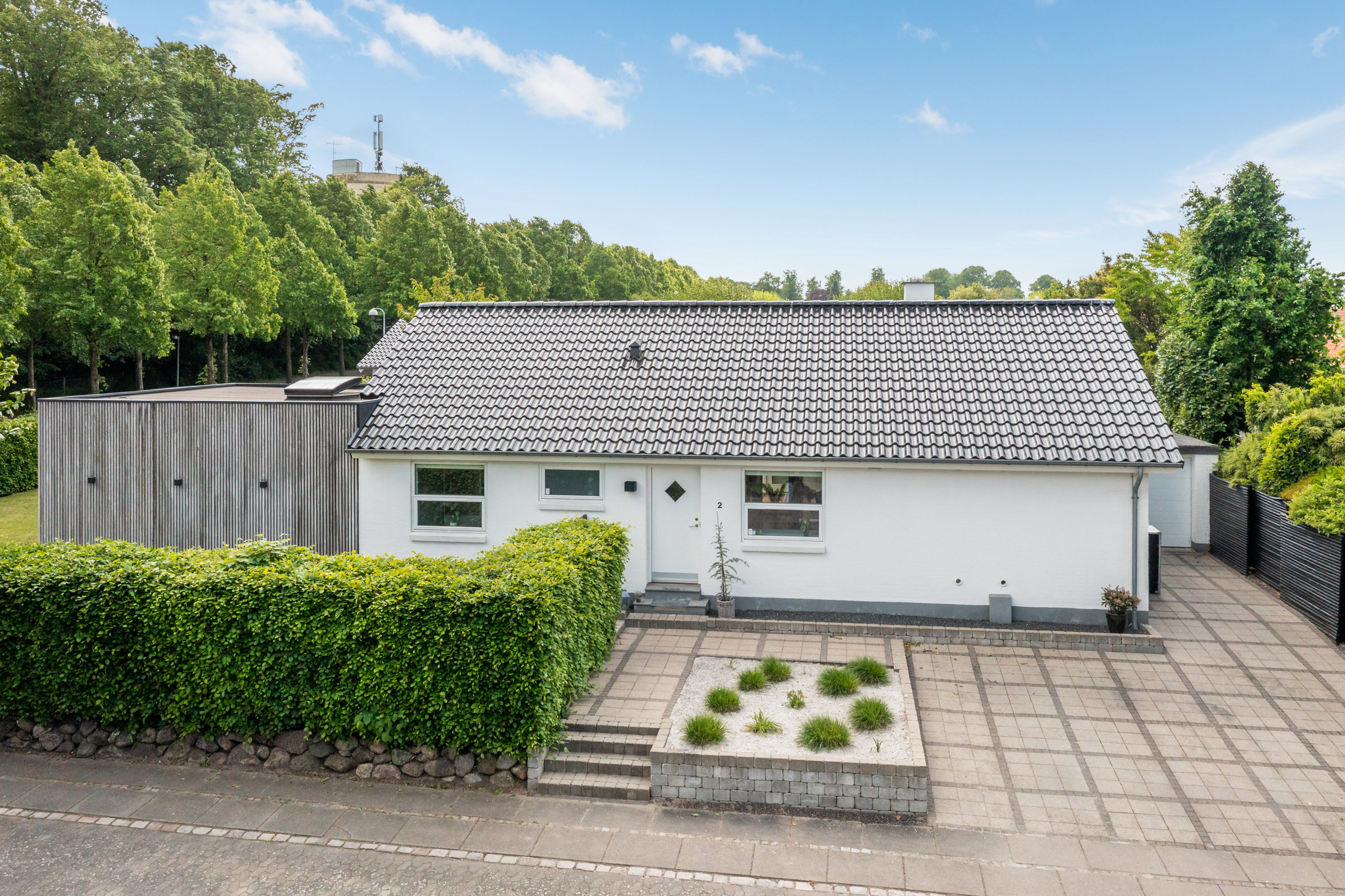 Fremhævet facade billede i fuldskærmstilstand. Billede af Naurvænget 2, Dalum, 5250 Odense SV