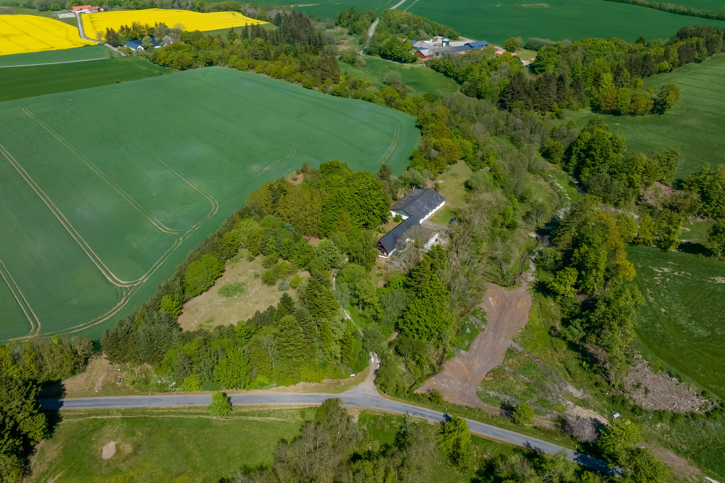 Fremhævet  billede i fuldskærmstilstand. Billede af Skarpholtvej 19, 9750 Østervrå