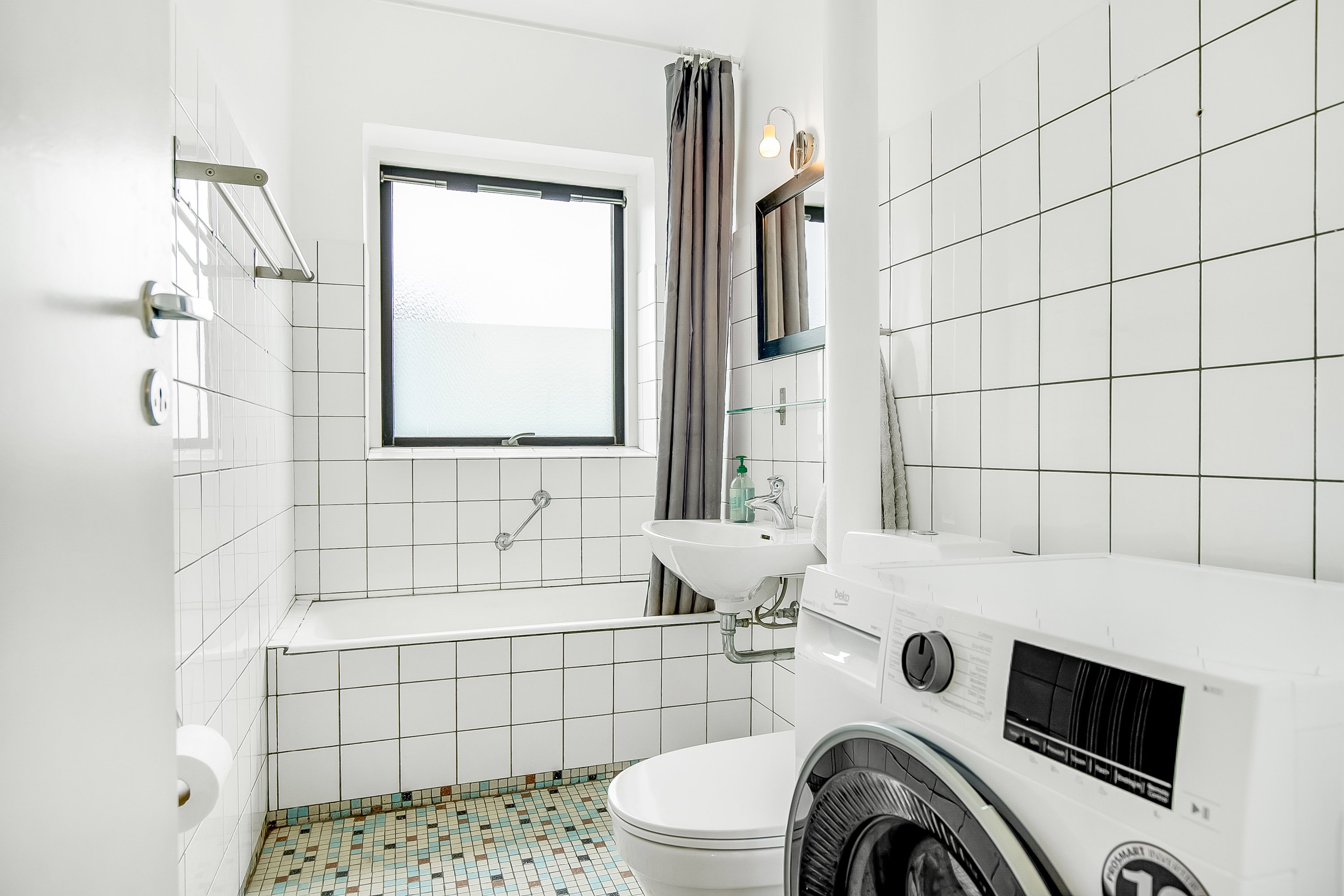 Fremhævet badeværelse billede i fuldskærmstilstand. Billede af Arne Poulsens Vej 1, st.. th., 7100 Vejle