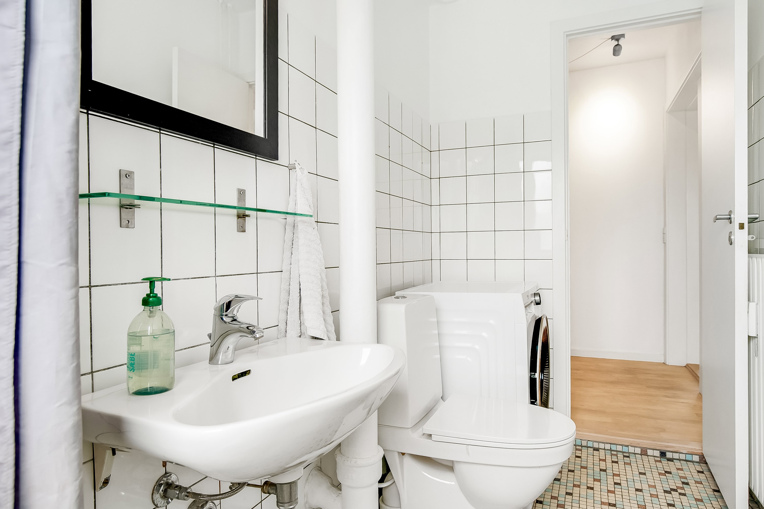 Fremhævet badeværelse billede i fuldskærmstilstand. Billede af Arne Poulsens Vej 1, st.. th., 7100 Vejle