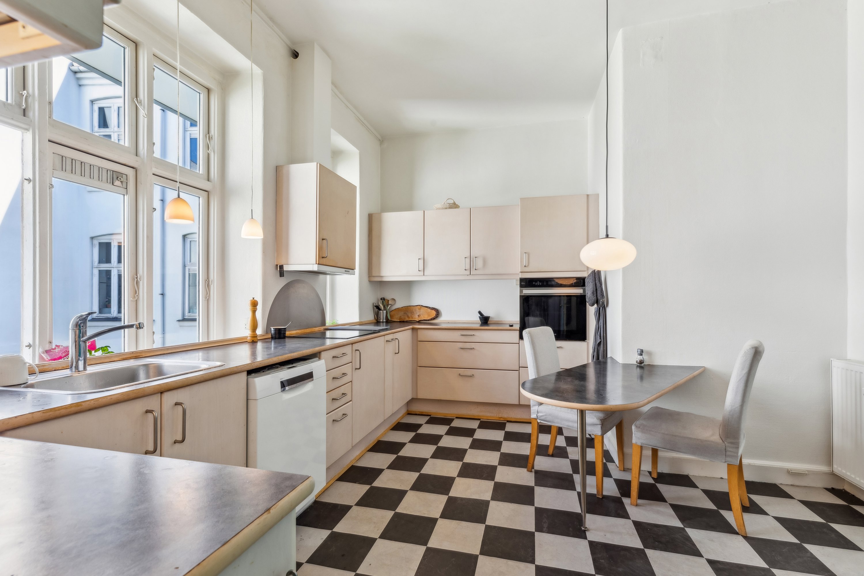 Fremhævet køkken billede i fuldskærmstilstand. Billede af Nørre Farimagsgade 1, 3. th., 1364 København K