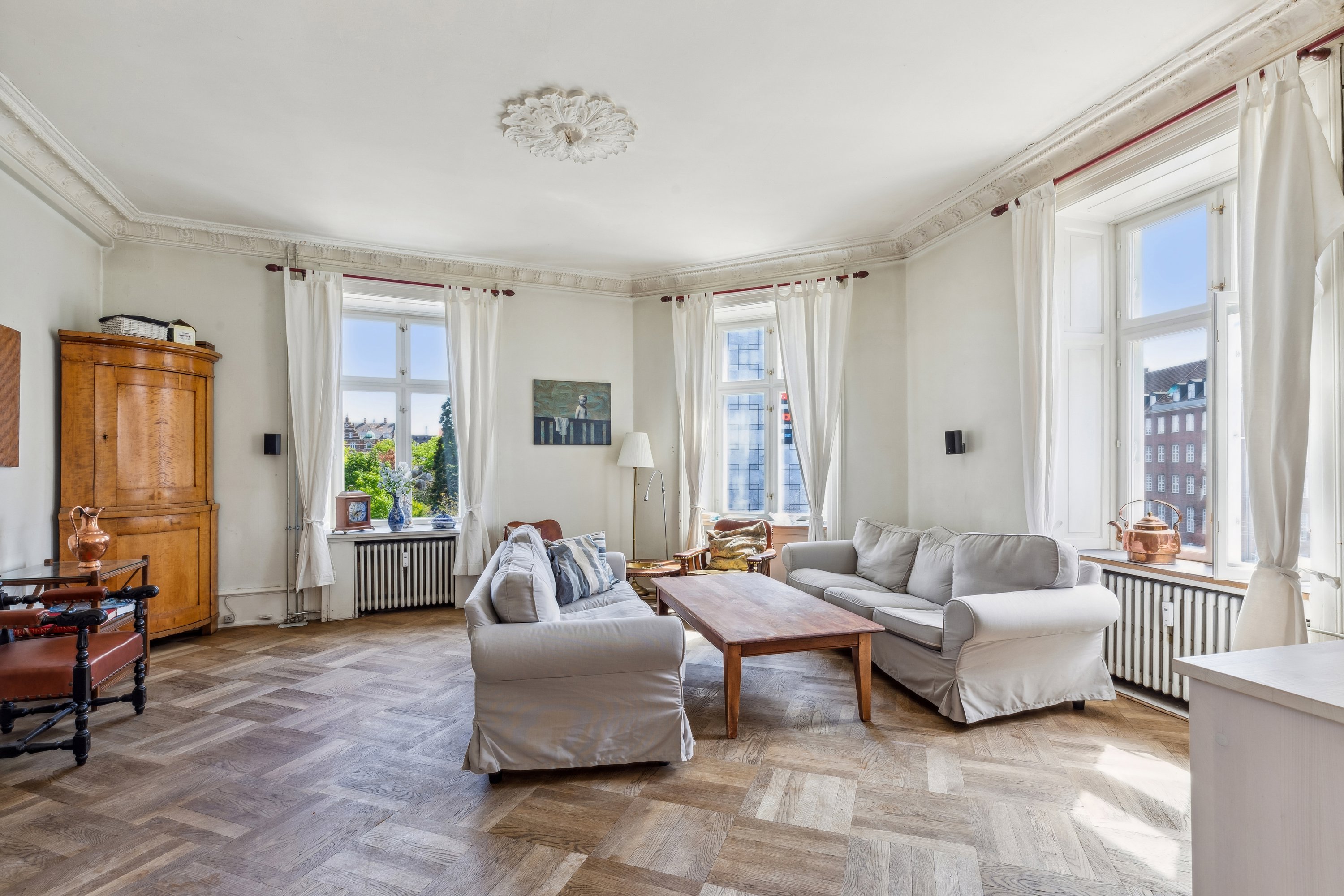 Fremhævet stue billede i fuldskærmstilstand. Billede af Nørre Farimagsgade 1, 3. th., 1364 København K