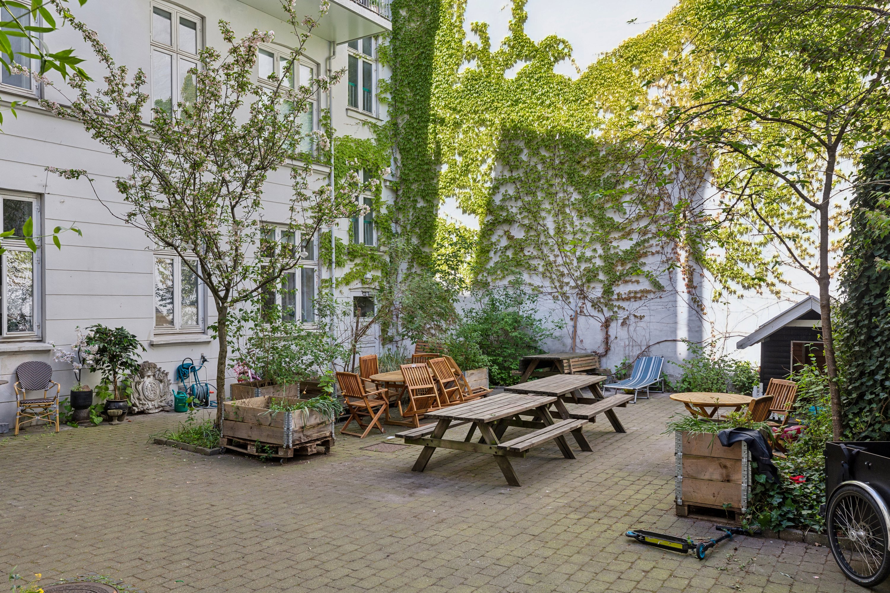 Fremhævet gårdmiljø billede i fuldskærmstilstand. Billede af Nørre Farimagsgade 1, 3. th., 1364 København K