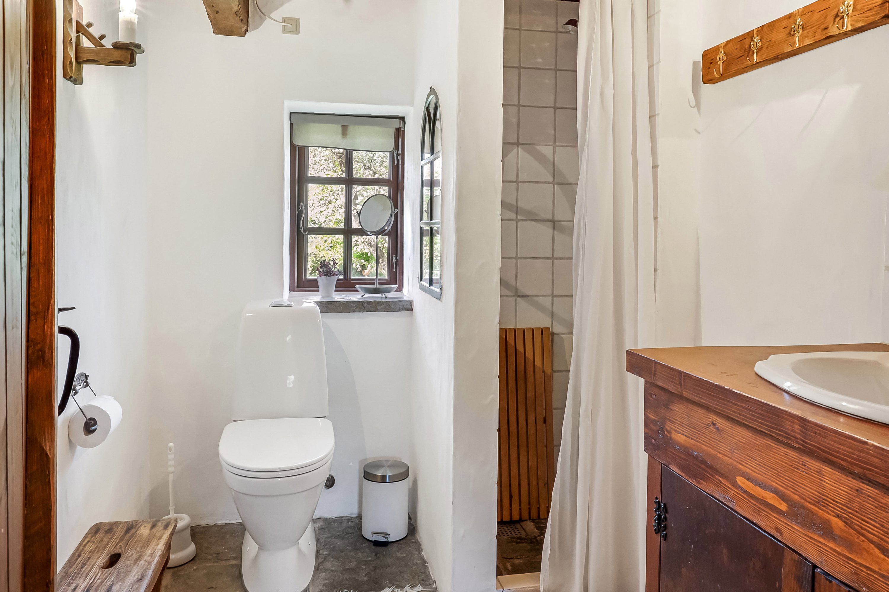 Fremhævet badeværelse  billede i fuldskærmstilstand. Billede af Stenagre 9, 5985 Søby Ærø