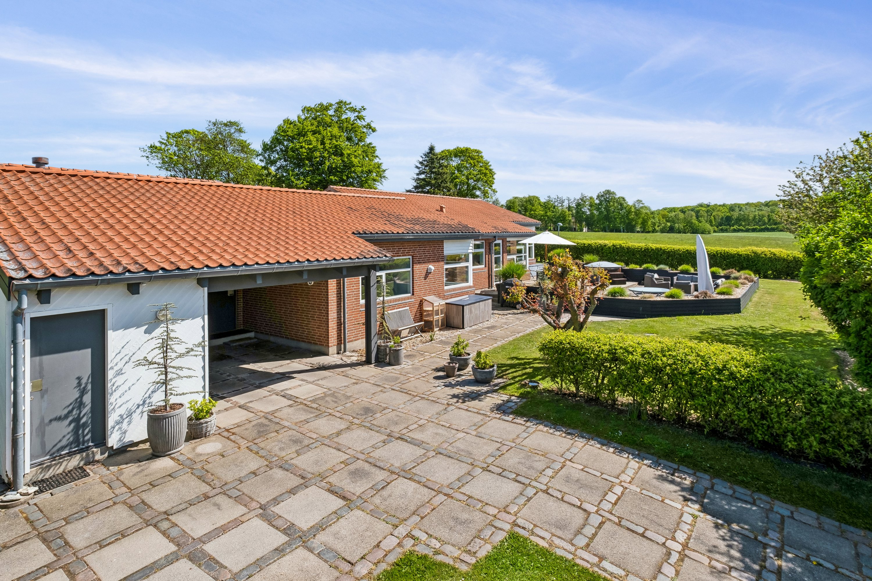 Fremhævet ejendommen fra vejen billede i fuldskærmstilstand. Billede af Hovmarksvej 180, Stensballe, 8700 Horsens