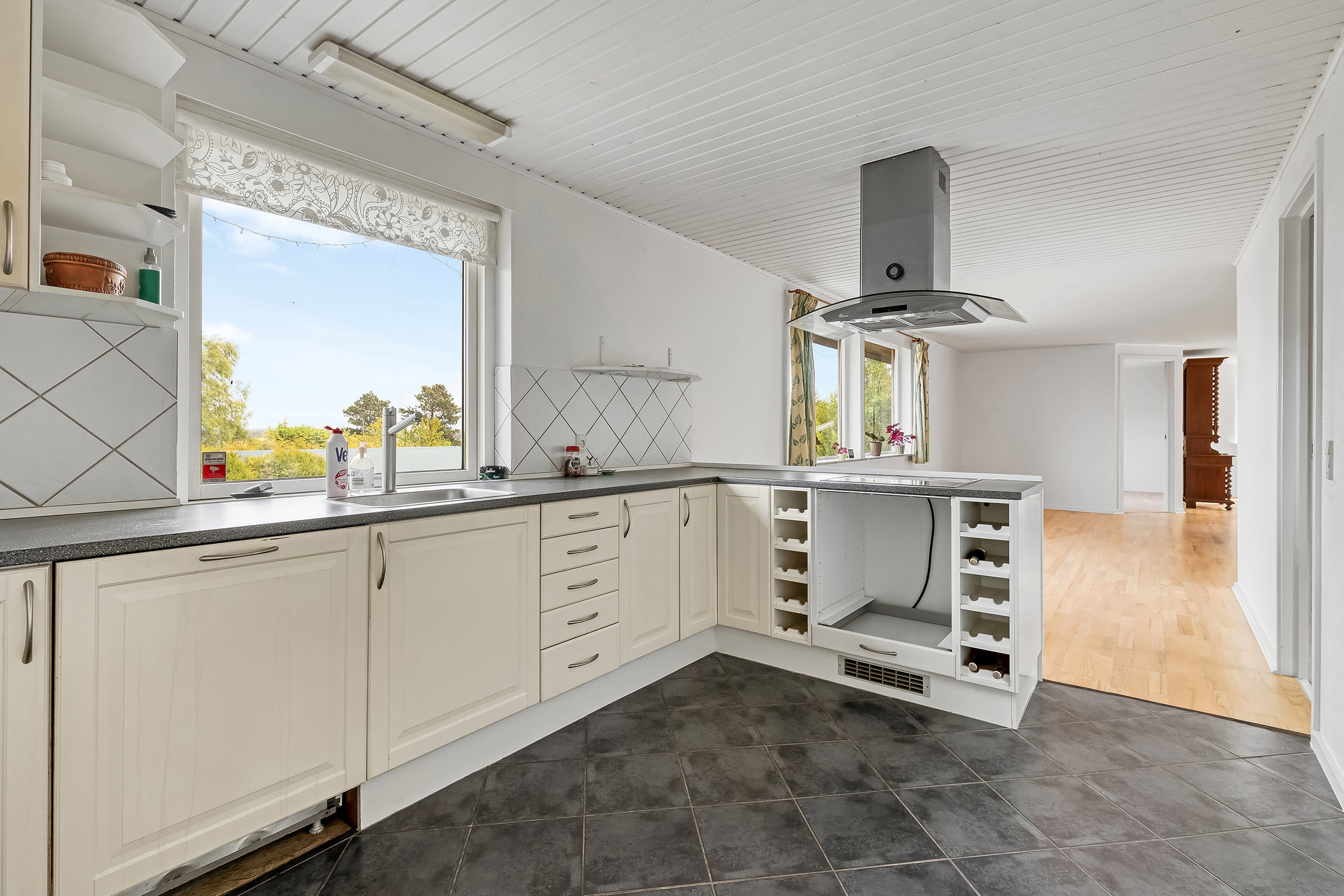 Fremhævet køkken billede i fuldskærmstilstand. Billede af Musvitvej 5, 3300 Frederiksværk