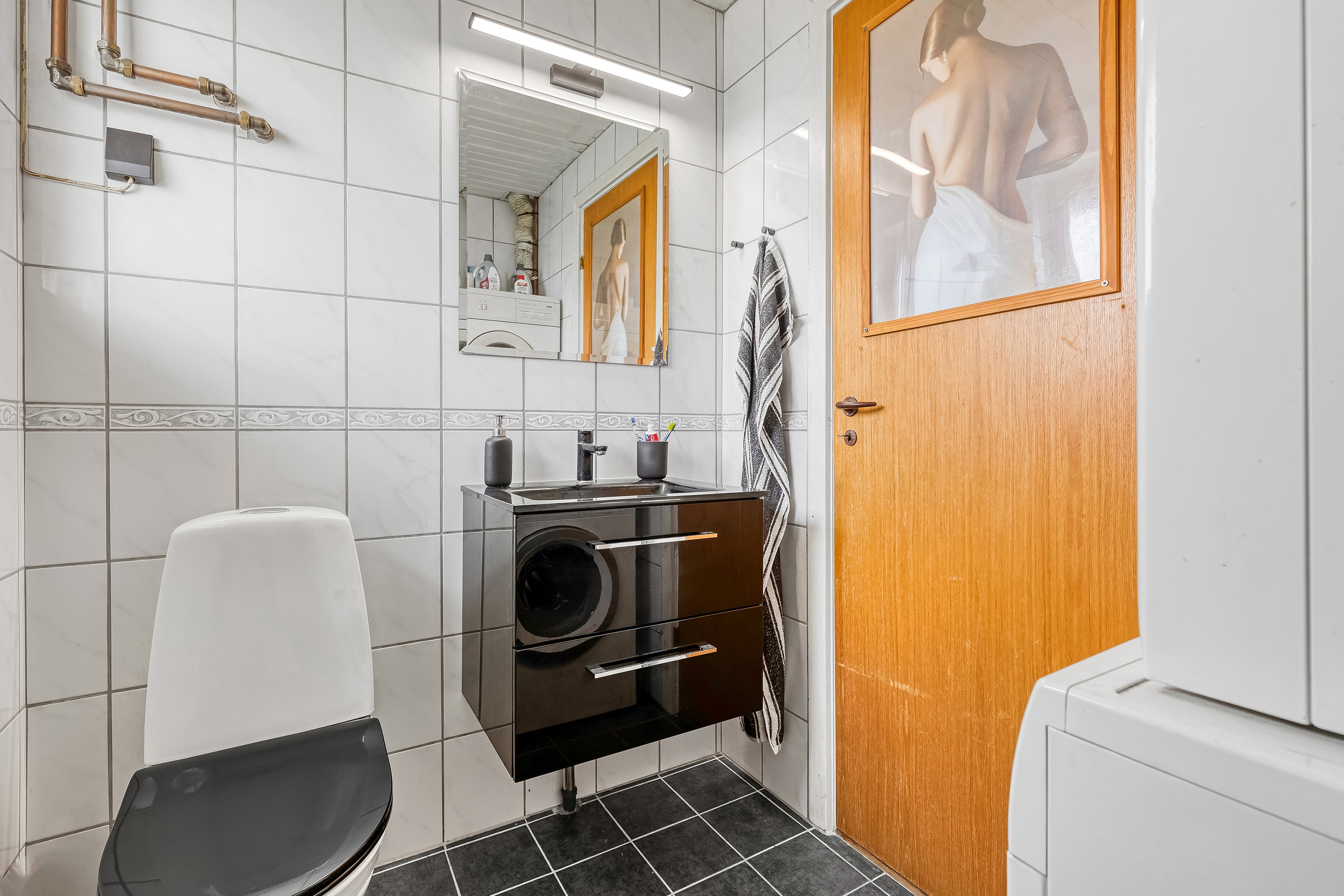 Fremhævet badeværelse billede i fuldskærmstilstand. Billede af Musvitvej 5, 3300 Frederiksværk