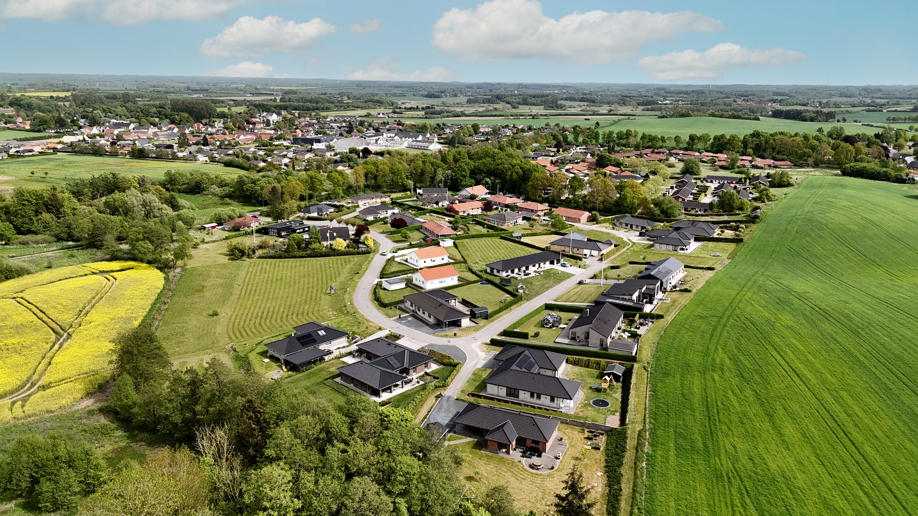 Fremhævet  billede i fuldskærmstilstand. Billede af Møllegårdsvænget 32, Nr Broby, 5672 Broby