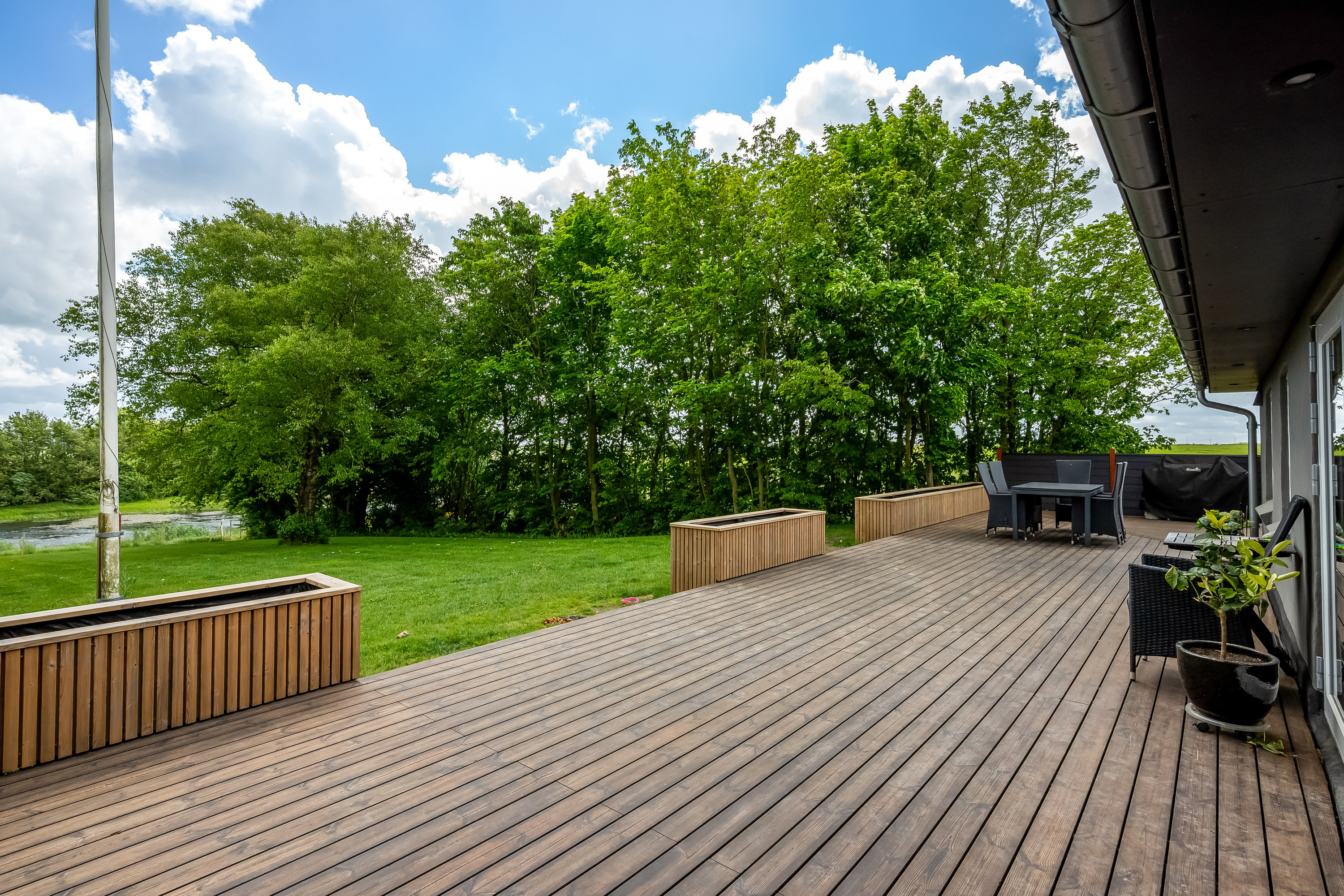 Fremhævet terrasse billede i fuldskærmstilstand. Billede af Kalsgårdvej 13, Mejrup, 7500 Holstebro