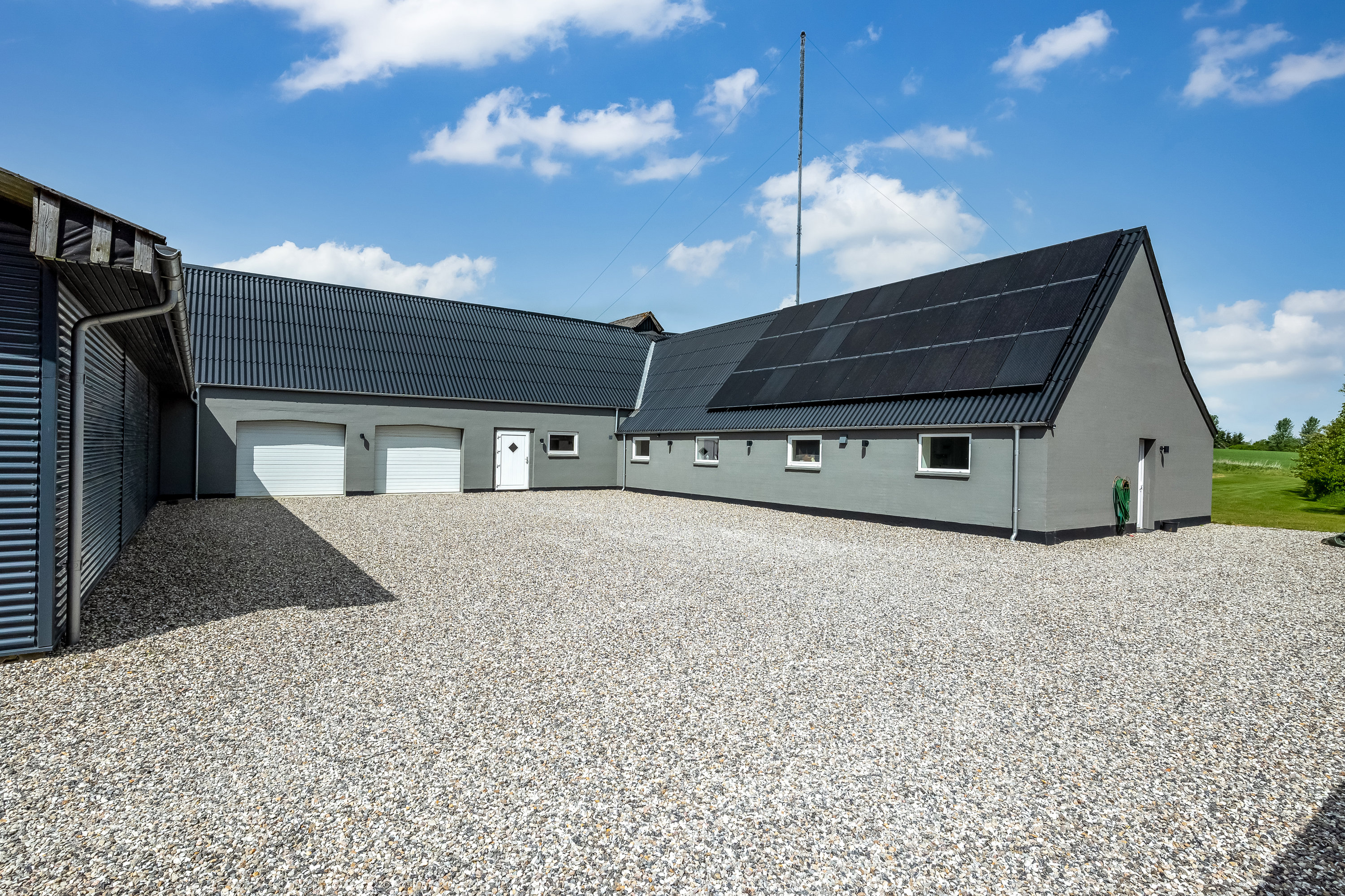 Fremhævet gårdsplads billede i fuldskærmstilstand. Billede af Kalsgårdvej 13, Mejrup, 7500 Holstebro