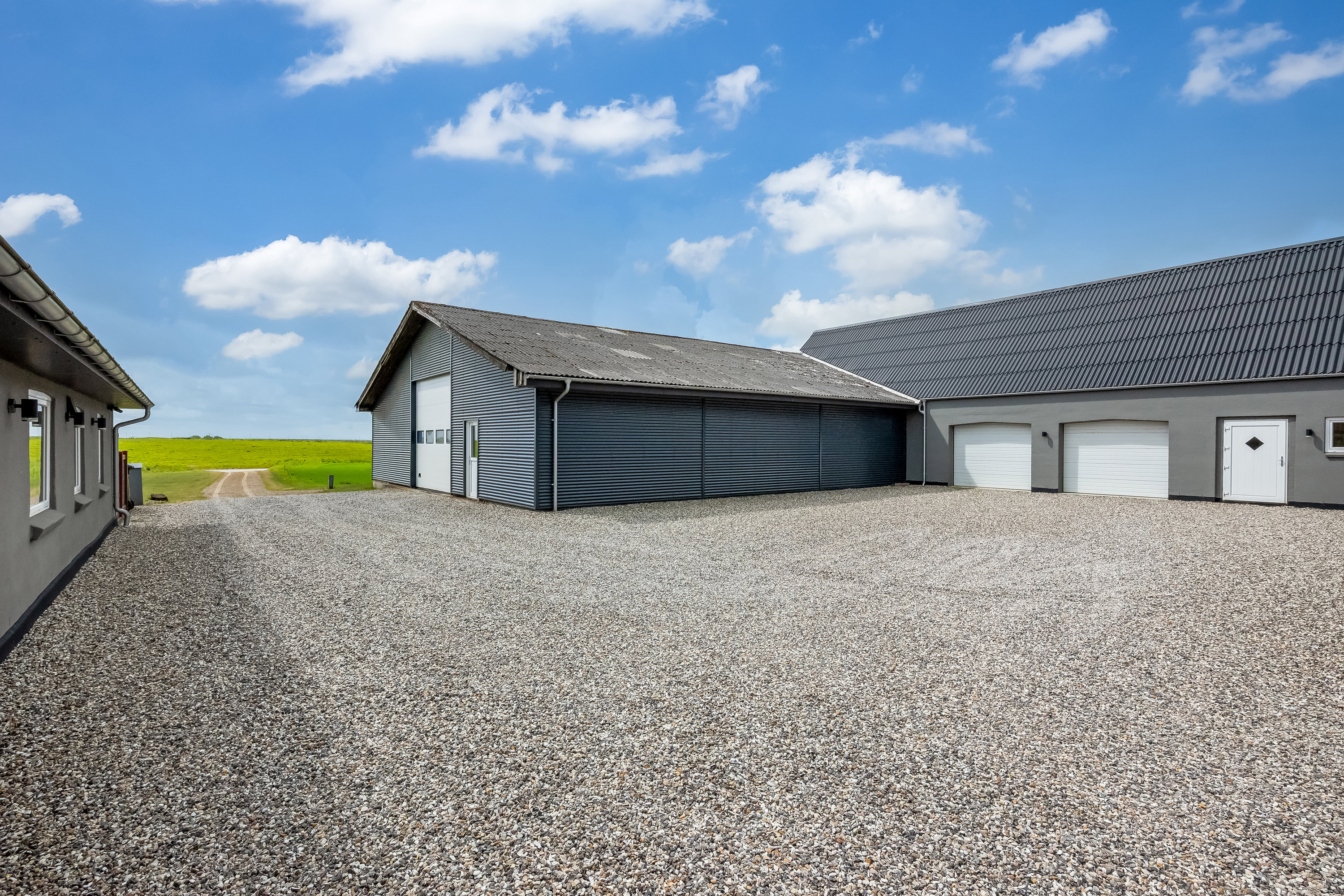 Fremhævet gårdsplads billede i fuldskærmstilstand. Billede af Kalsgårdvej 13, Mejrup, 7500 Holstebro