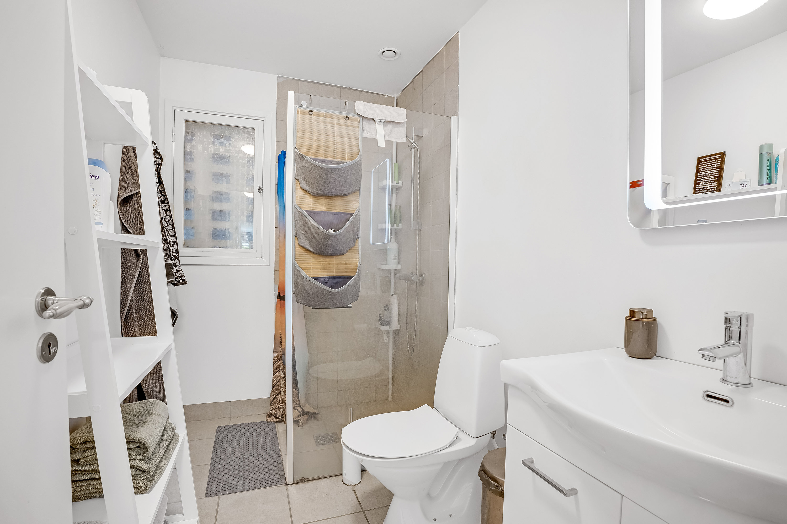 Fremhævet badeværelse billede i fuldskærmstilstand. Billede af Eiglersvej 35, 4900 Nakskov