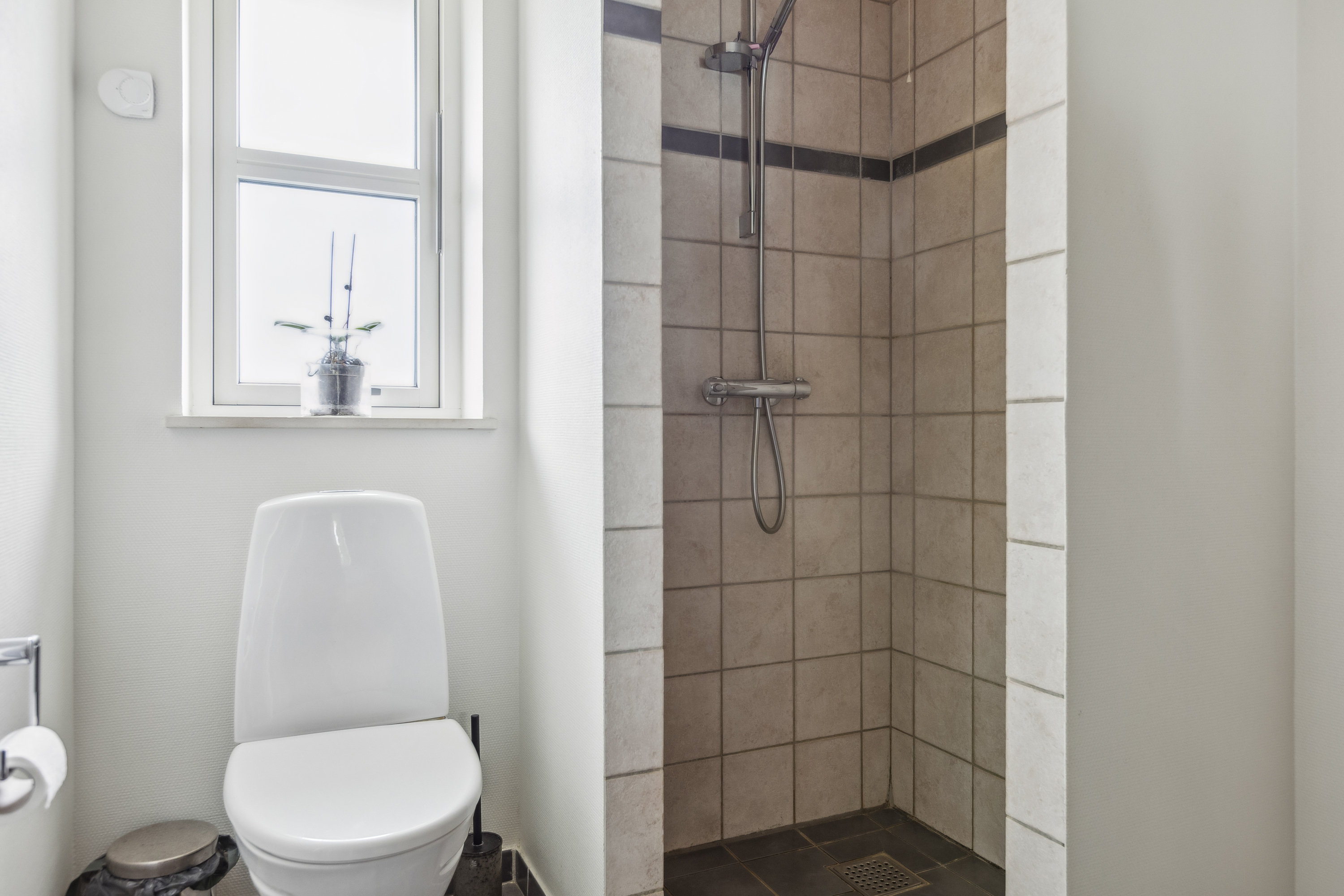 Fremhævet badeværelse billede i fuldskærmstilstand. Billede af Bodøparken 24, 5400 Bogense