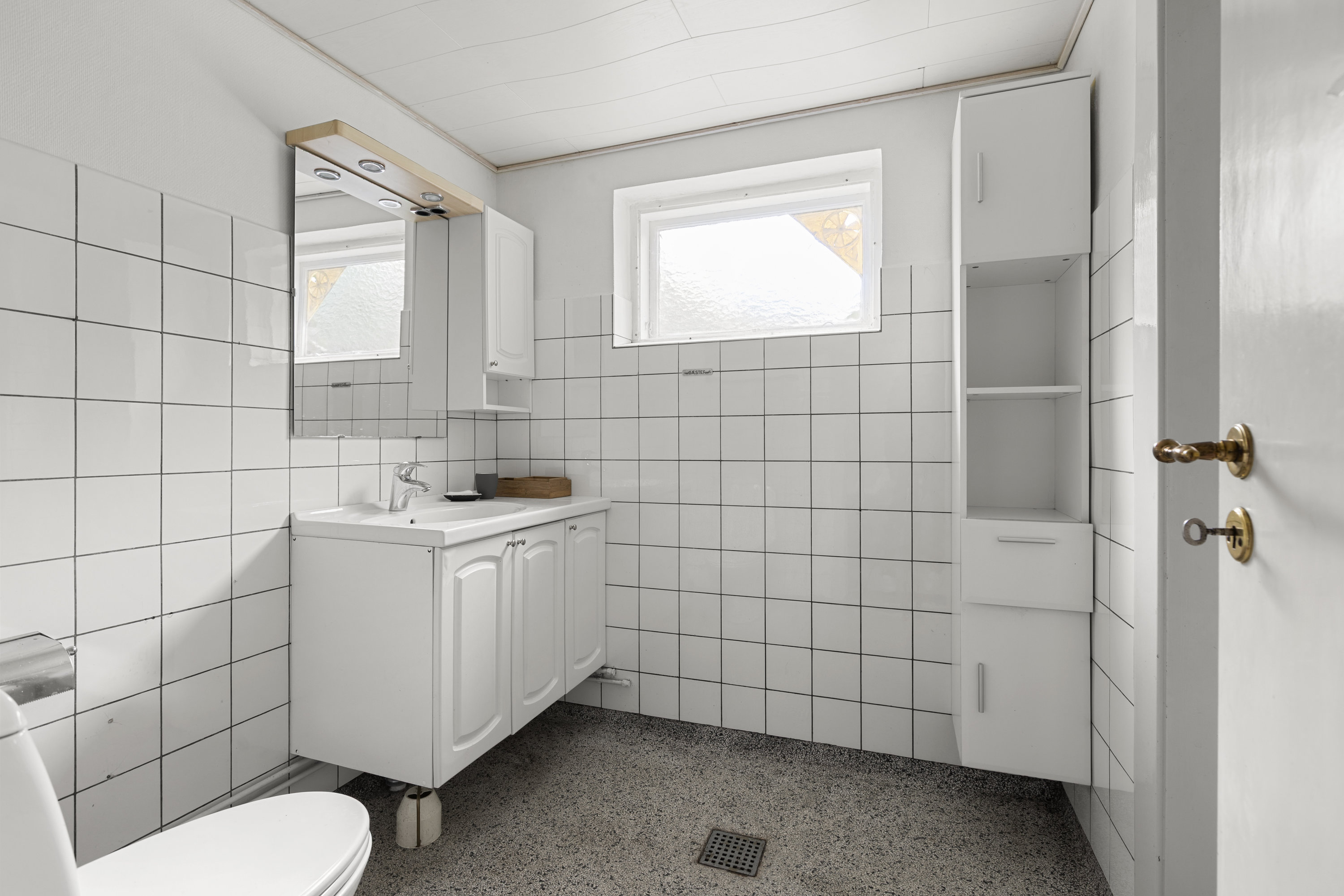 Fremhævet toilet billede i fuldskærmstilstand. Billede af Holbækvej 214, Estrup, 4100 Ringsted