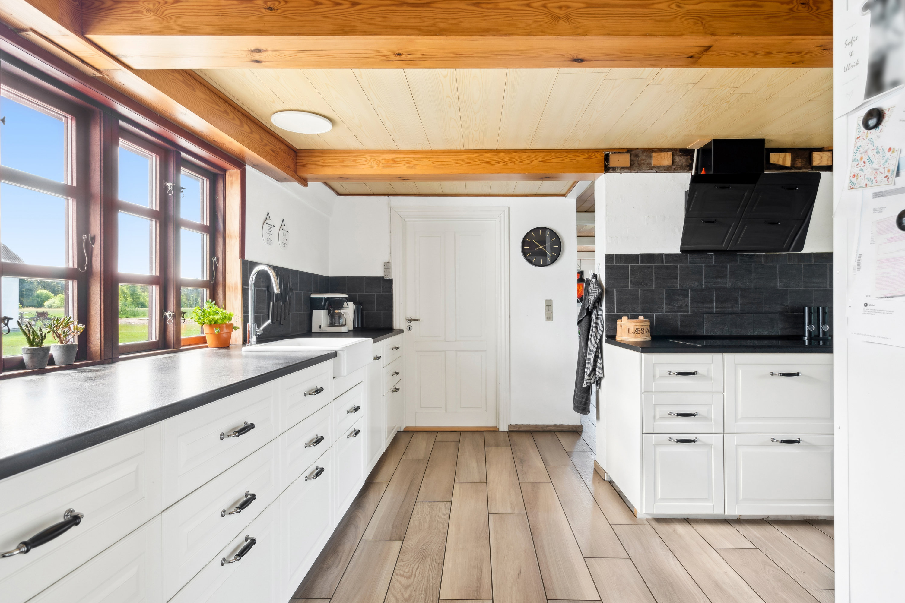 Fremhævet køkken billede i fuldskærmstilstand. Billede af Tørkerivej 7, Byrum, 9940 Læsø