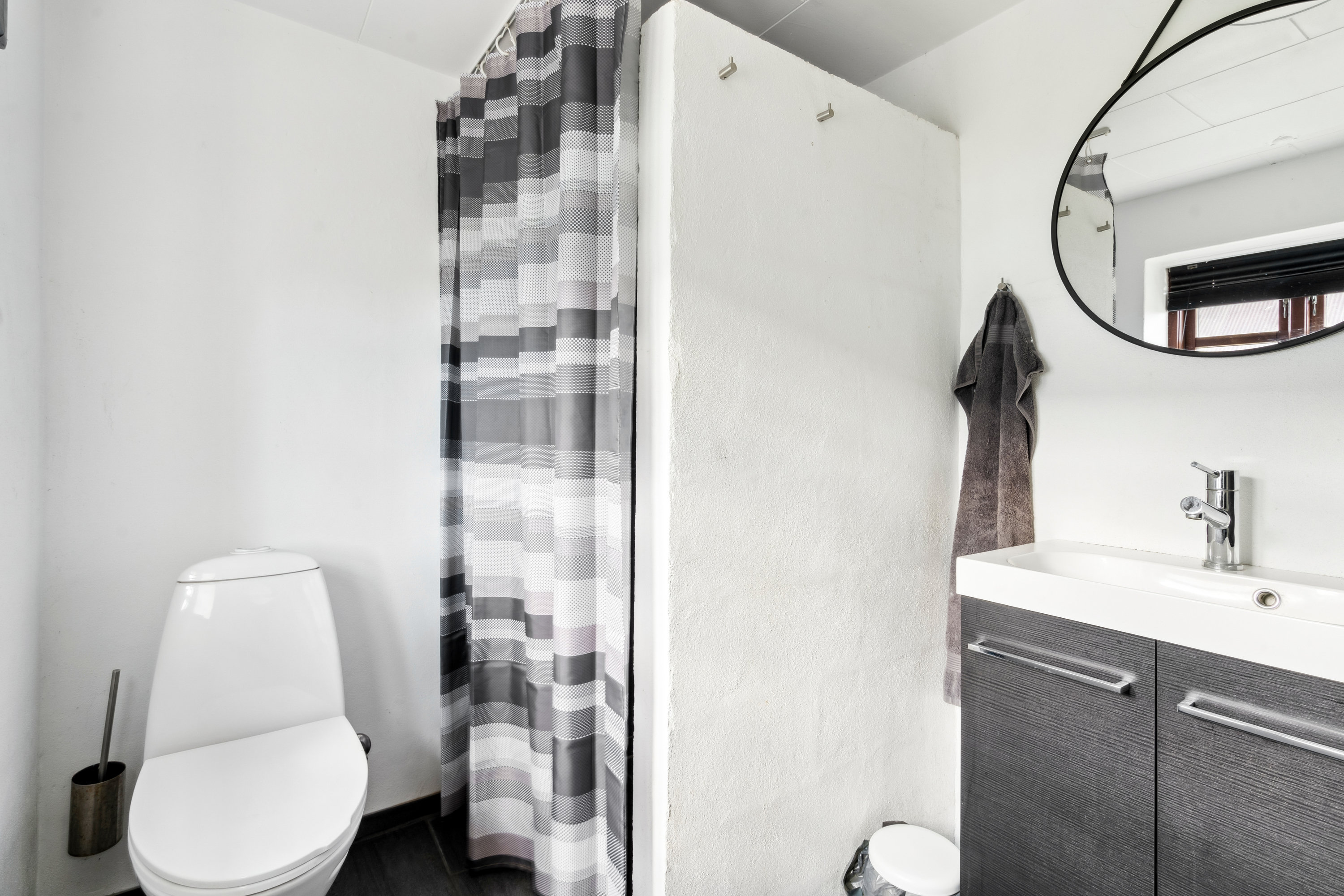 Fremhævet badeværelse billede i fuldskærmstilstand. Billede af Tørkerivej 7, Byrum, 9940 Læsø