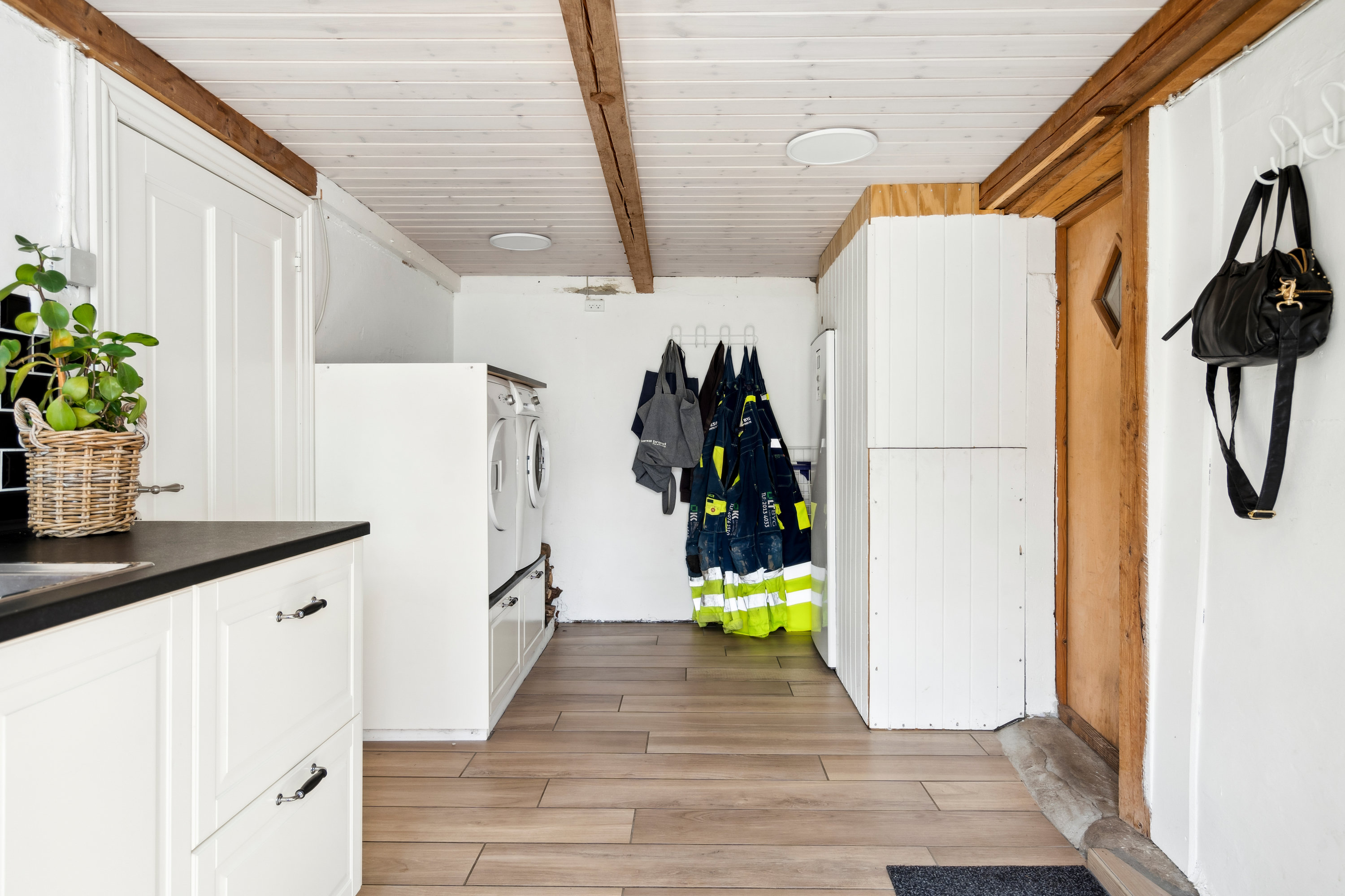 Fremhævet køkken billede i fuldskærmstilstand. Billede af Tørkerivej 7, Byrum, 9940 Læsø