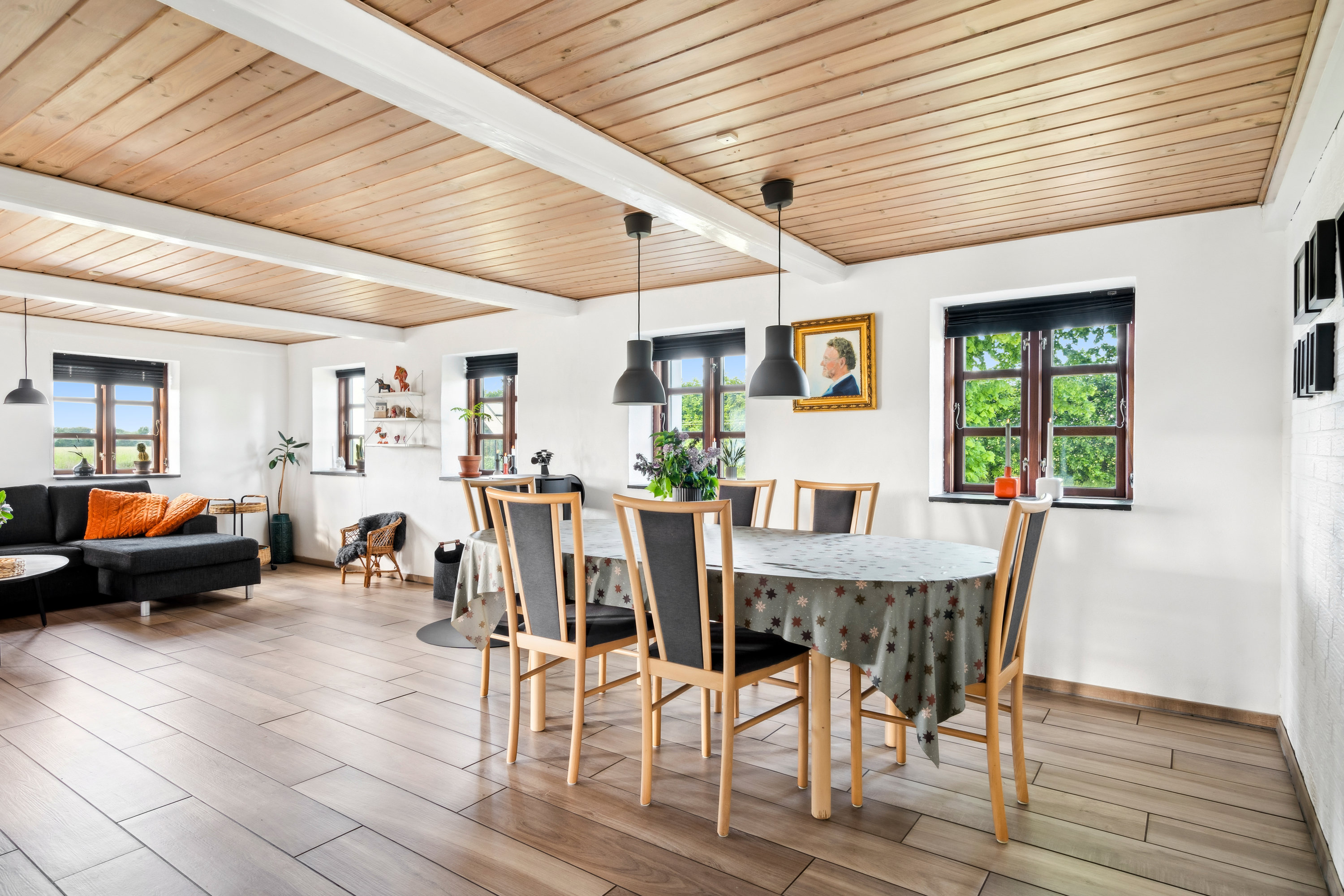 Fremhævet stue billede i fuldskærmstilstand. Billede af Tørkerivej 7, Byrum, 9940 Læsø