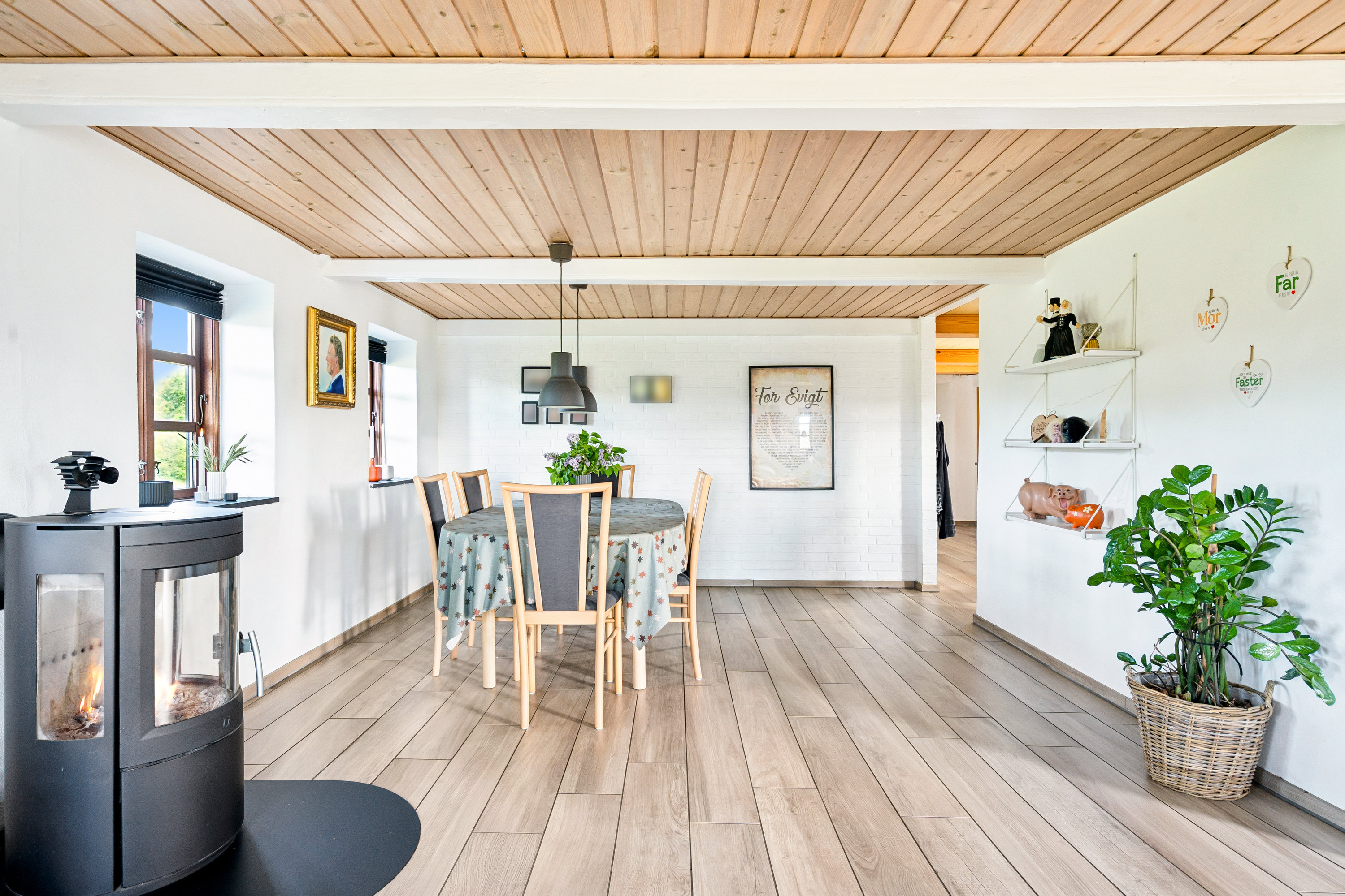 Fremhævet stue billede i fuldskærmstilstand. Billede af Tørkerivej 7, Byrum, 9940 Læsø