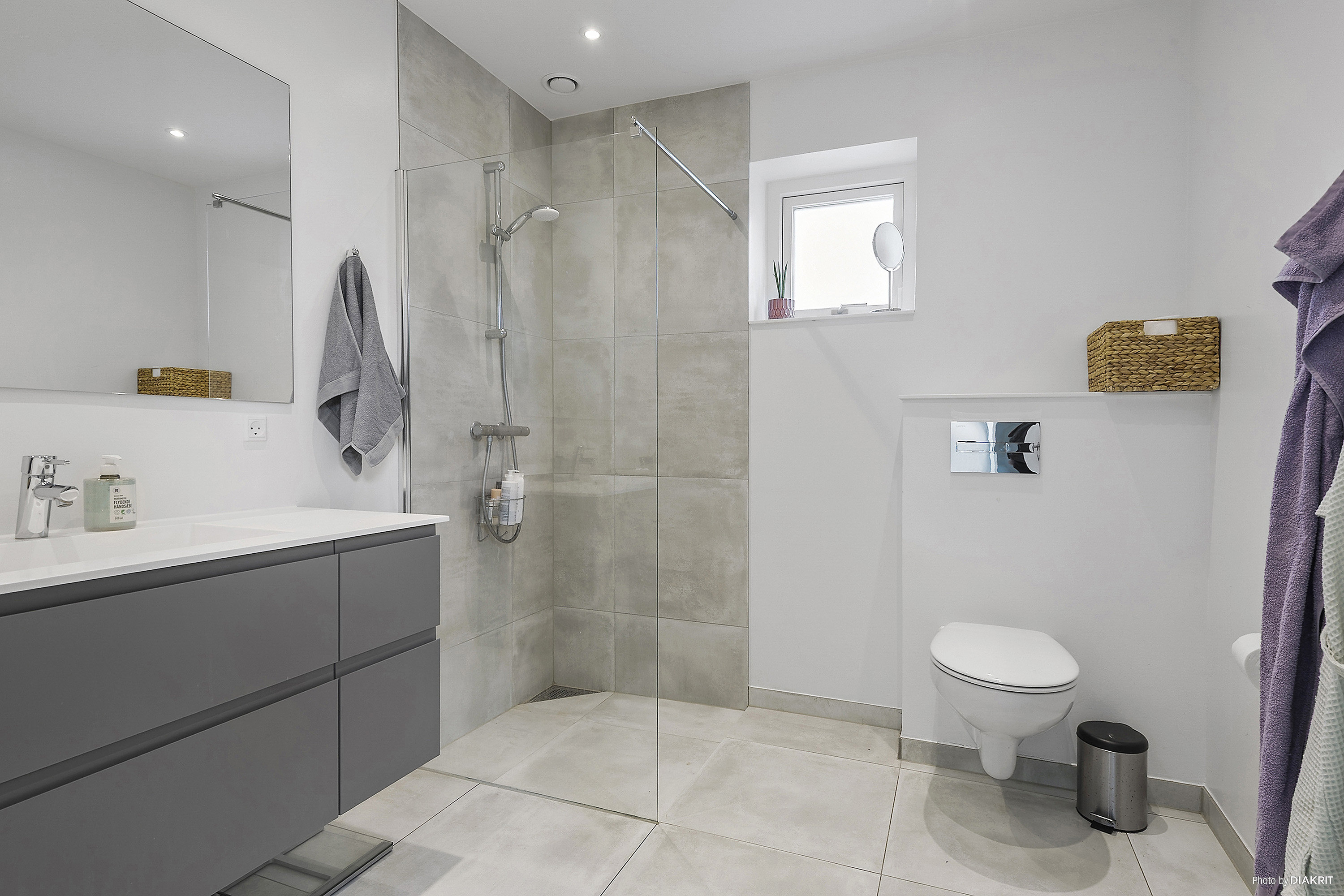 Fremhævet badeværelse billede i fuldskærmstilstand. Billede af Høgebakken 19, 4140 Borup