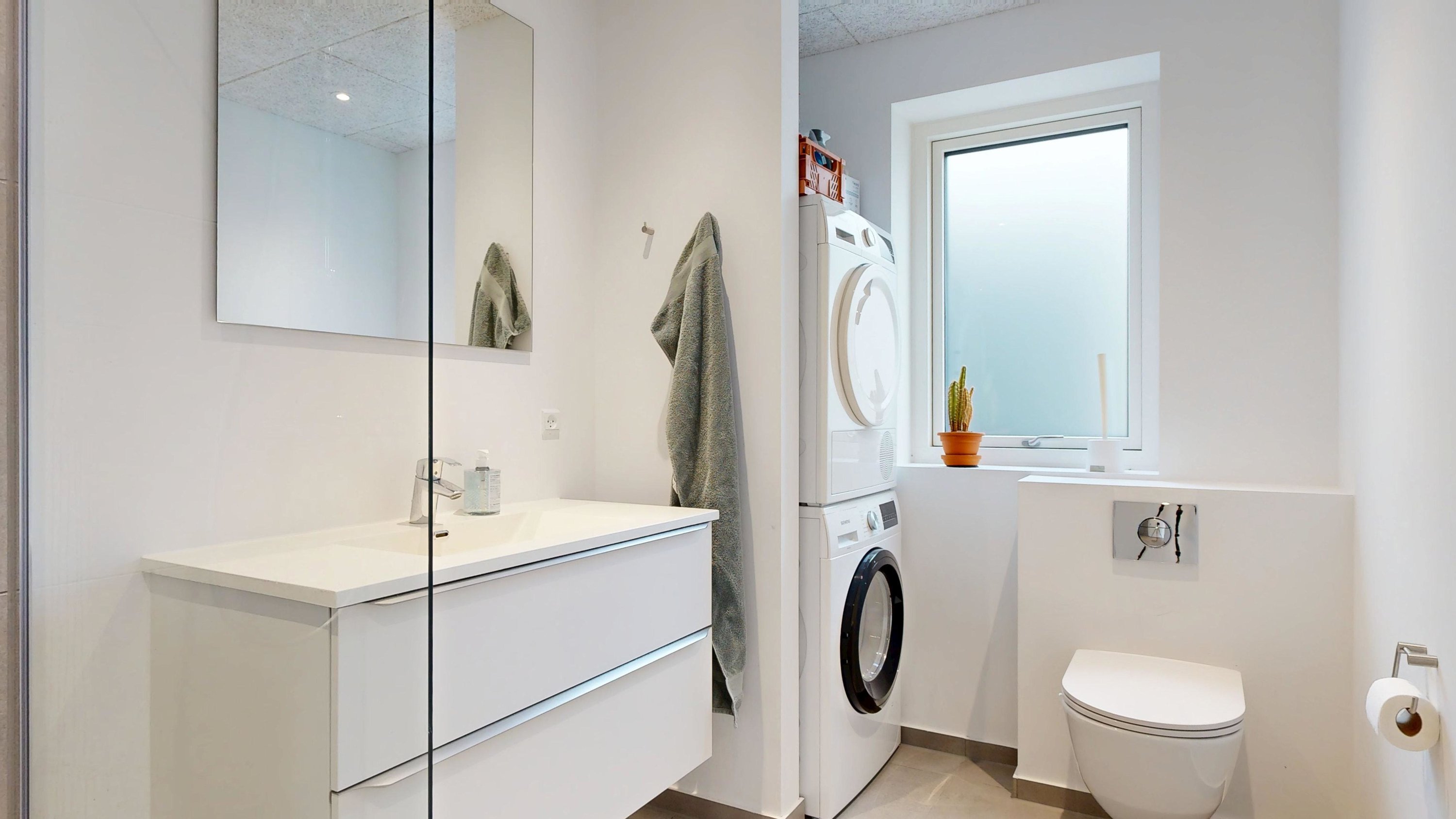 Fremhævet badeværelse billede i fuldskærmstilstand. Billede af Fruering Skovmark 61, 8660 Skanderborg