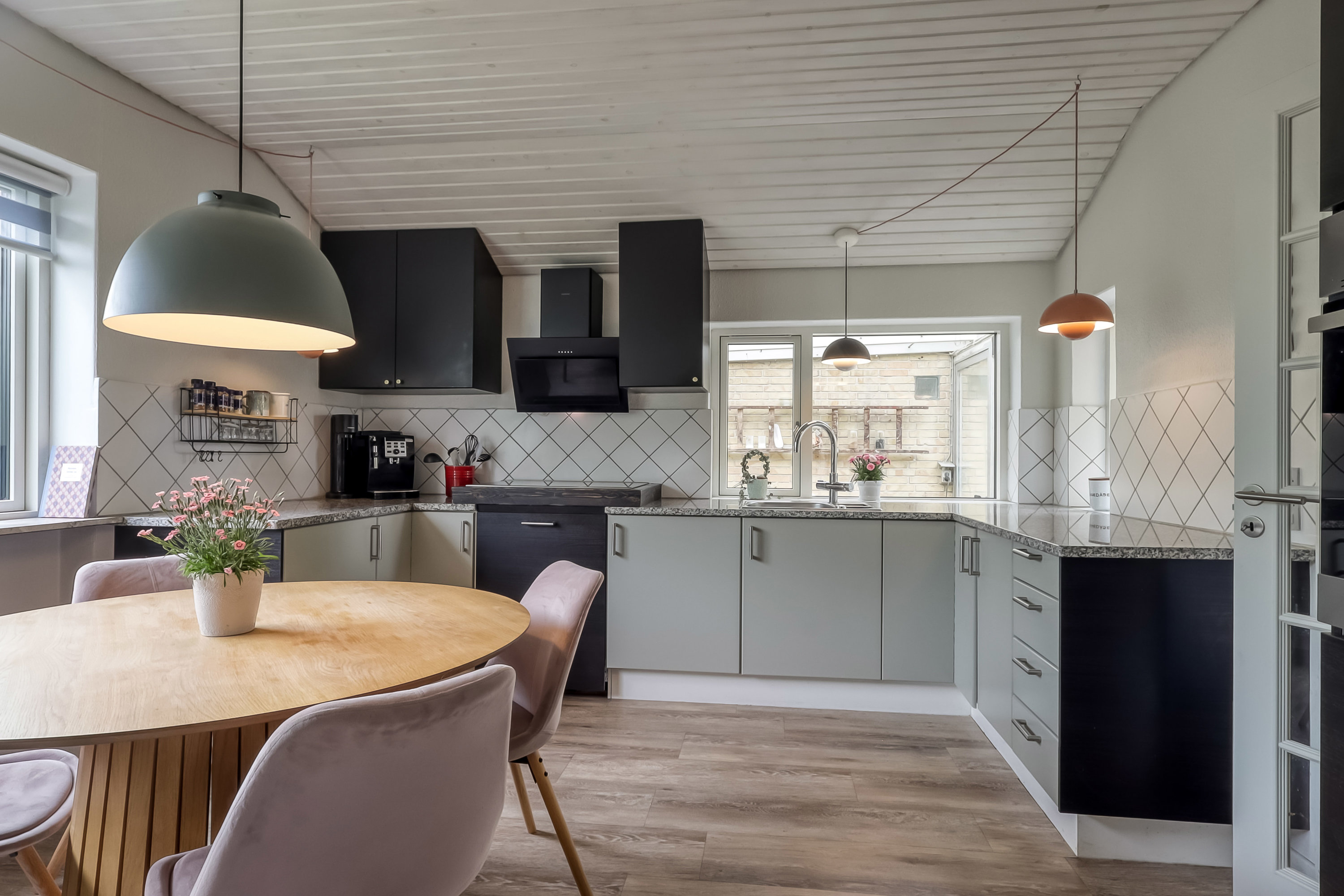 Fremhævet køkken billede i fuldskærmstilstand. Billede af Vievej 5, Tåsinge, 5700 Svendborg