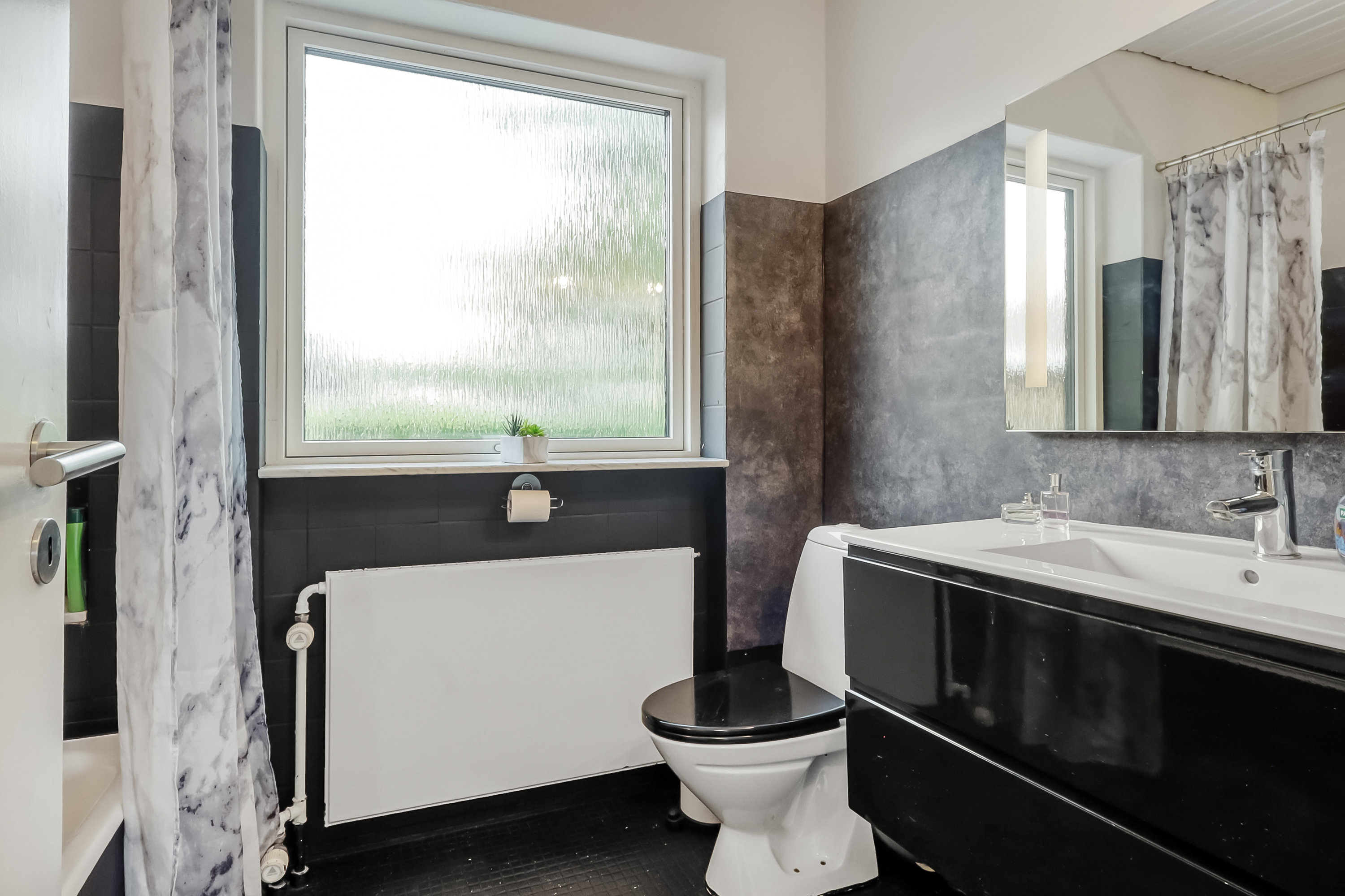 Fremhævet toilet billede i fuldskærmstilstand. Billede af Vievej 5, Tåsinge, 5700 Svendborg