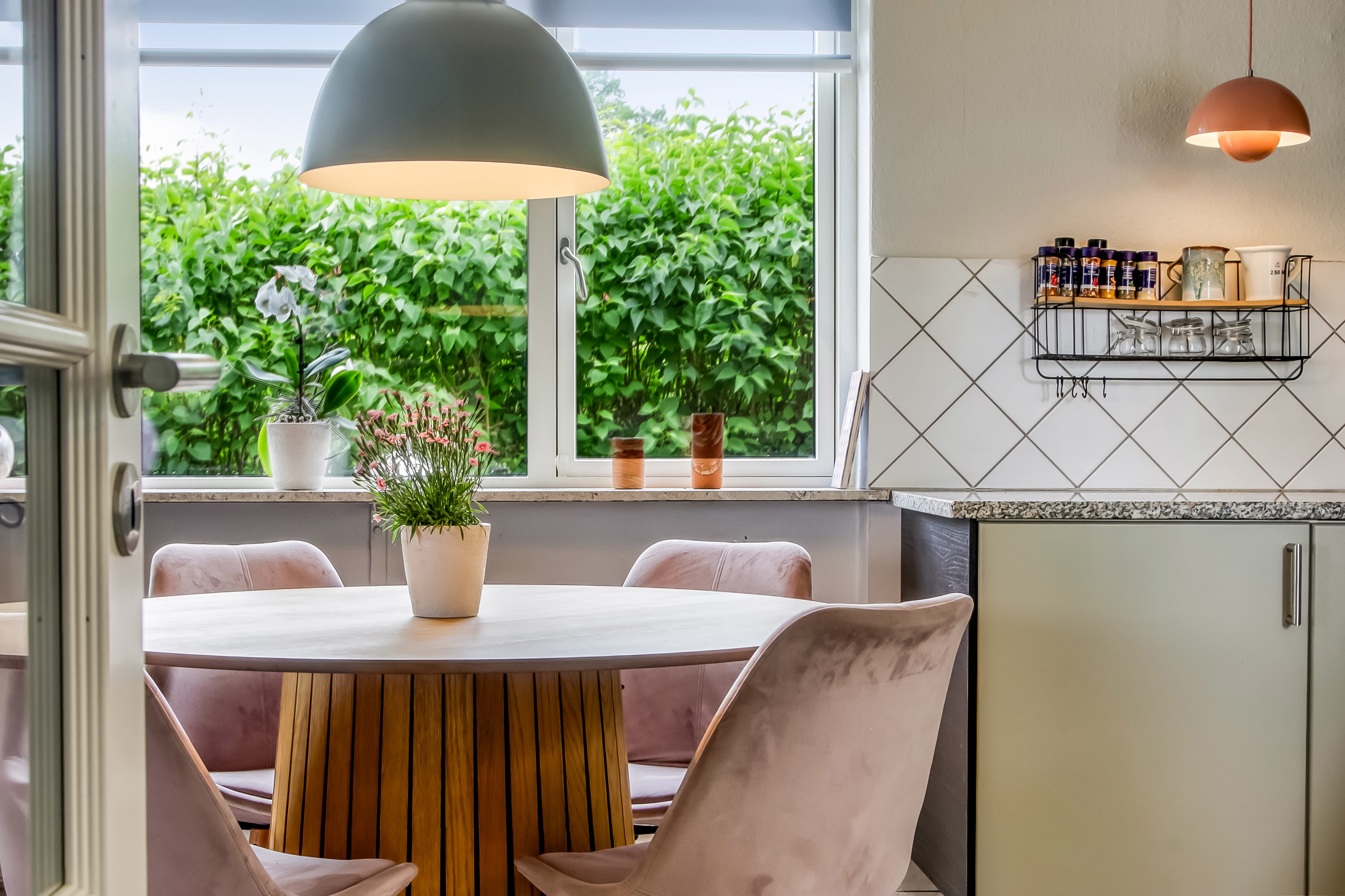 Fremhævet stue billede i fuldskærmstilstand. Billede af Vievej 5, Tåsinge, 5700 Svendborg