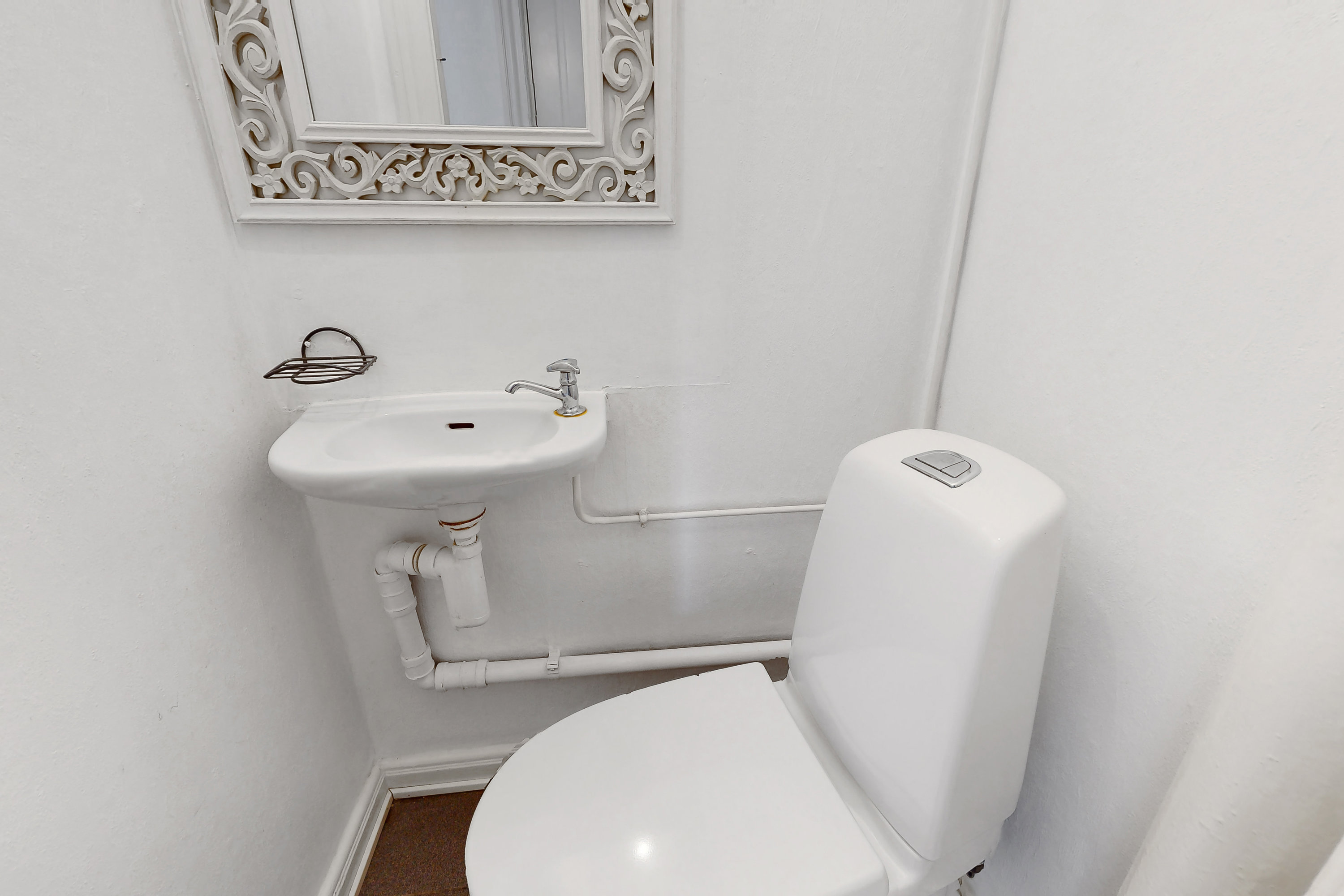 Fremhævet toilet billede i fuldskærmstilstand. Billede af Sjællandsgade 93, 1. tv., 9000 Aalborg