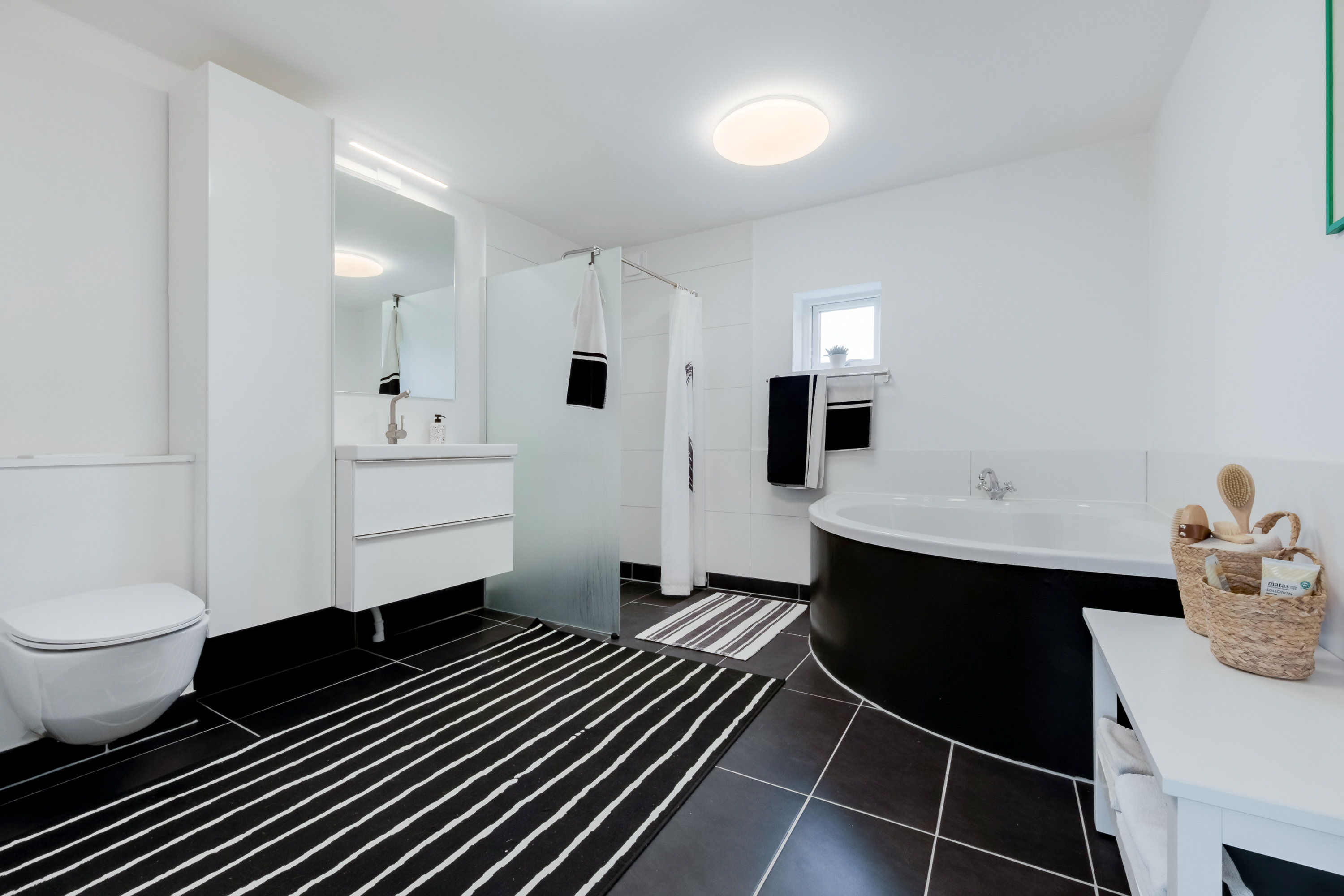 Fremhævet badeværelse billede i fuldskærmstilstand. Billede af Hegnet 11, 5871 Frørup