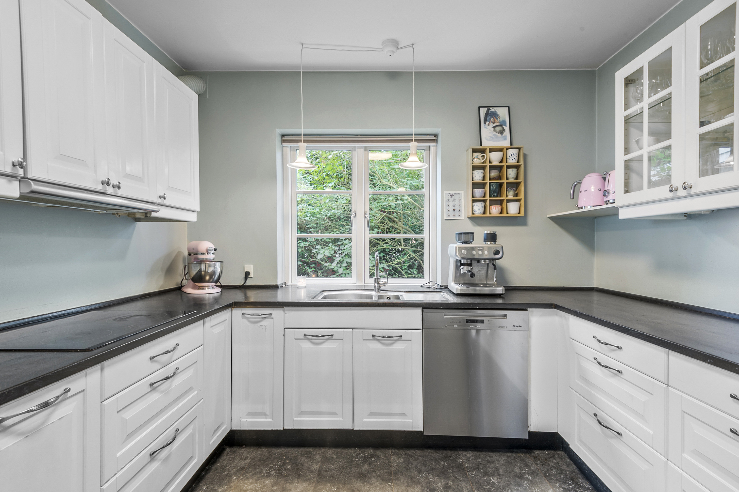 Fremhævet køkken billede i fuldskærmstilstand. Billede af Skovhusvænget 5, 4632 Bjæverskov