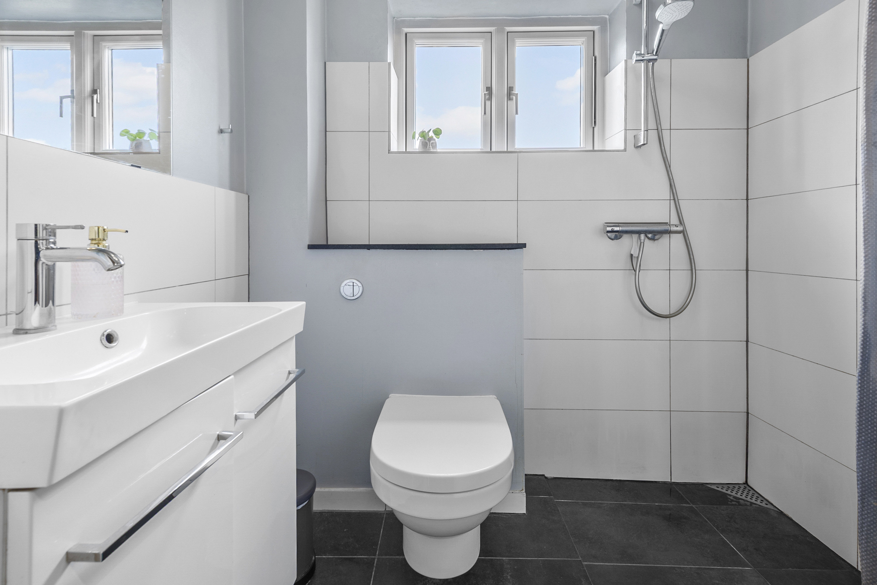 Fremhævet badeværelse billede i fuldskærmstilstand. Billede af Skovhusvænget 5, 4632 Bjæverskov