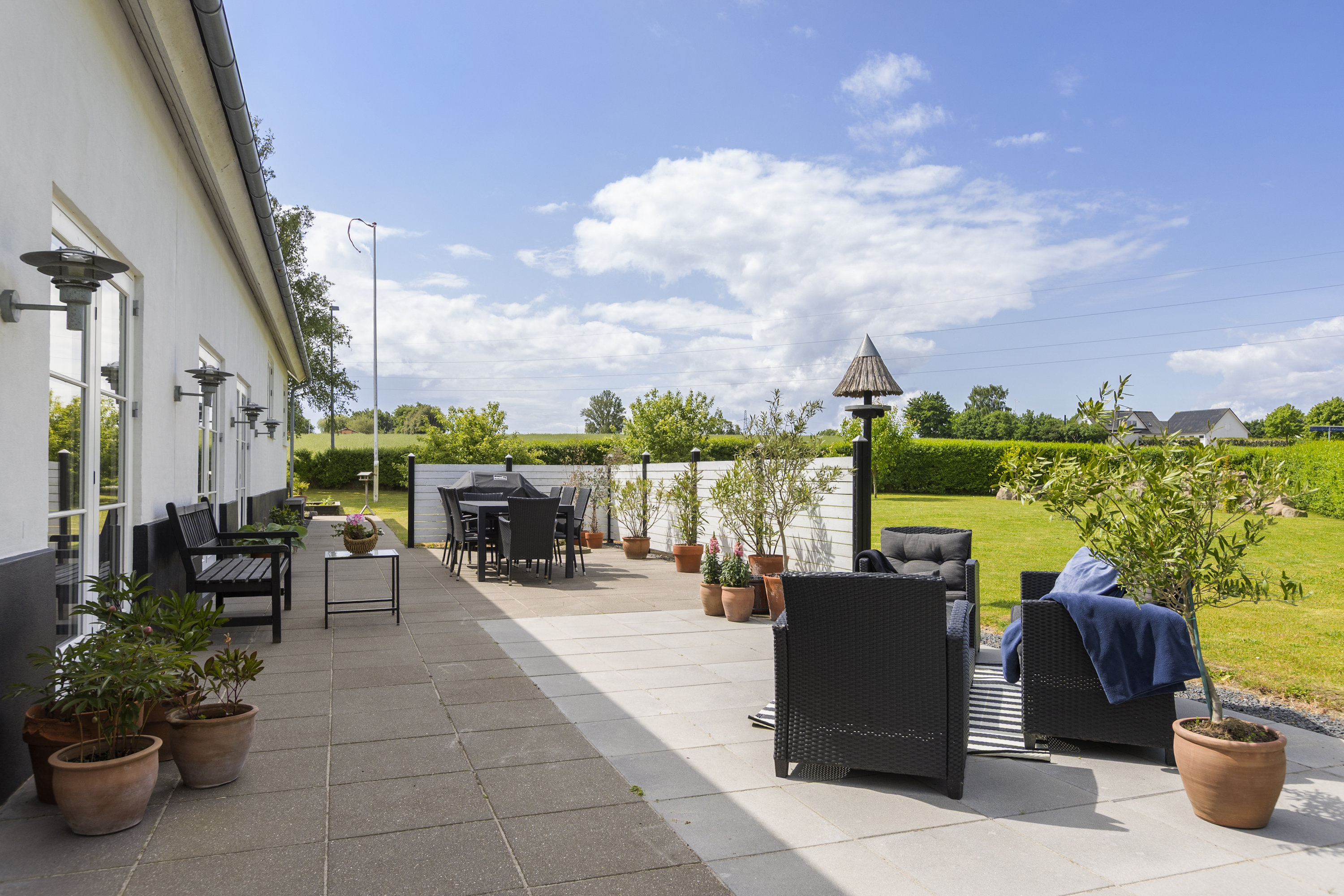 Fremhævet terrasse billede i fuldskærmstilstand. Billede af Møllevangen 11, Rørby, 4400 Kalundborg